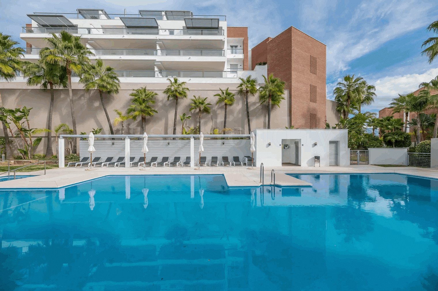 Apartamento Planta Baja en Los Arqueros, Benahavis
