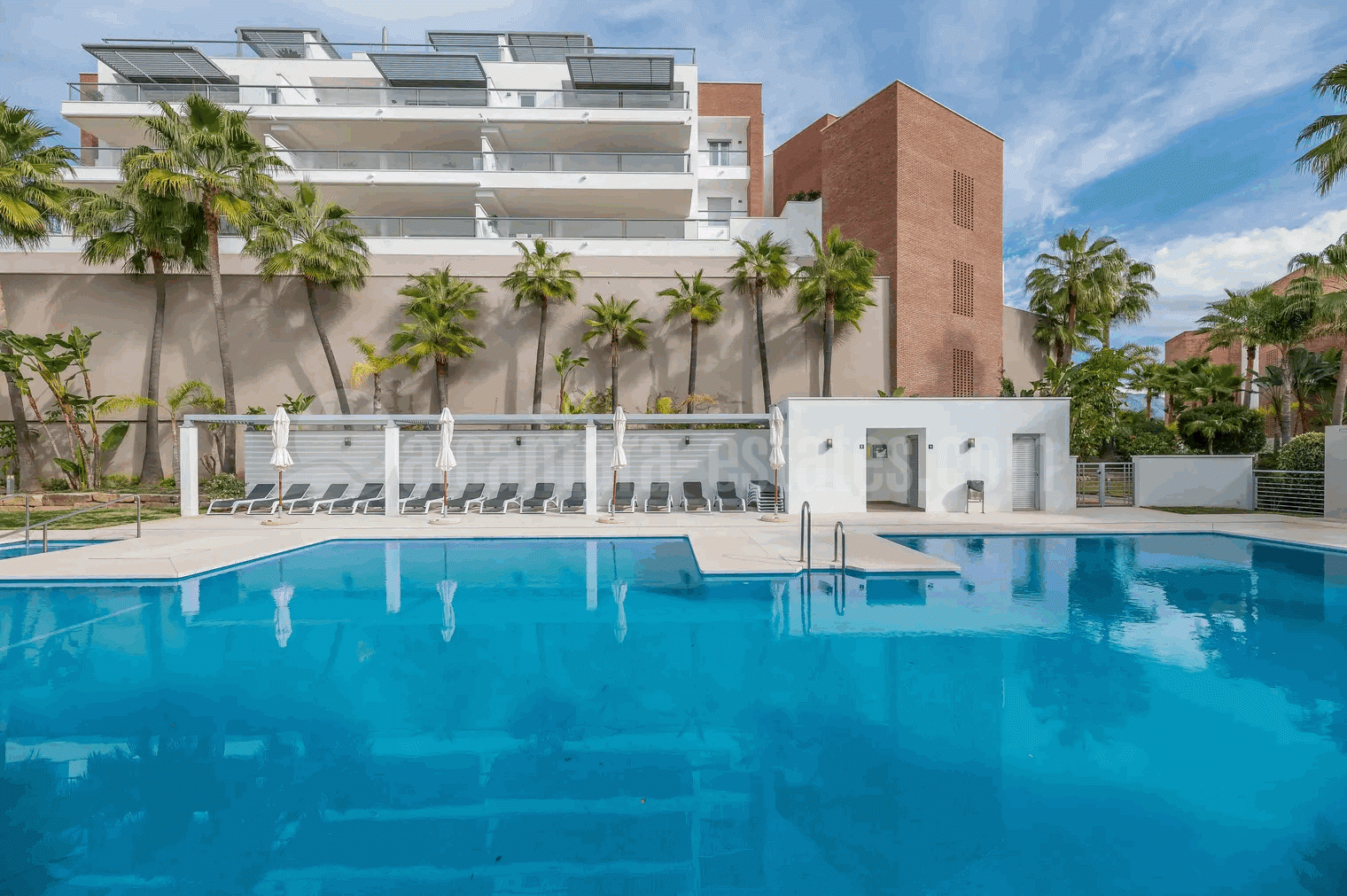 Apartamento Planta Baja en Los Arqueros, Benahavis