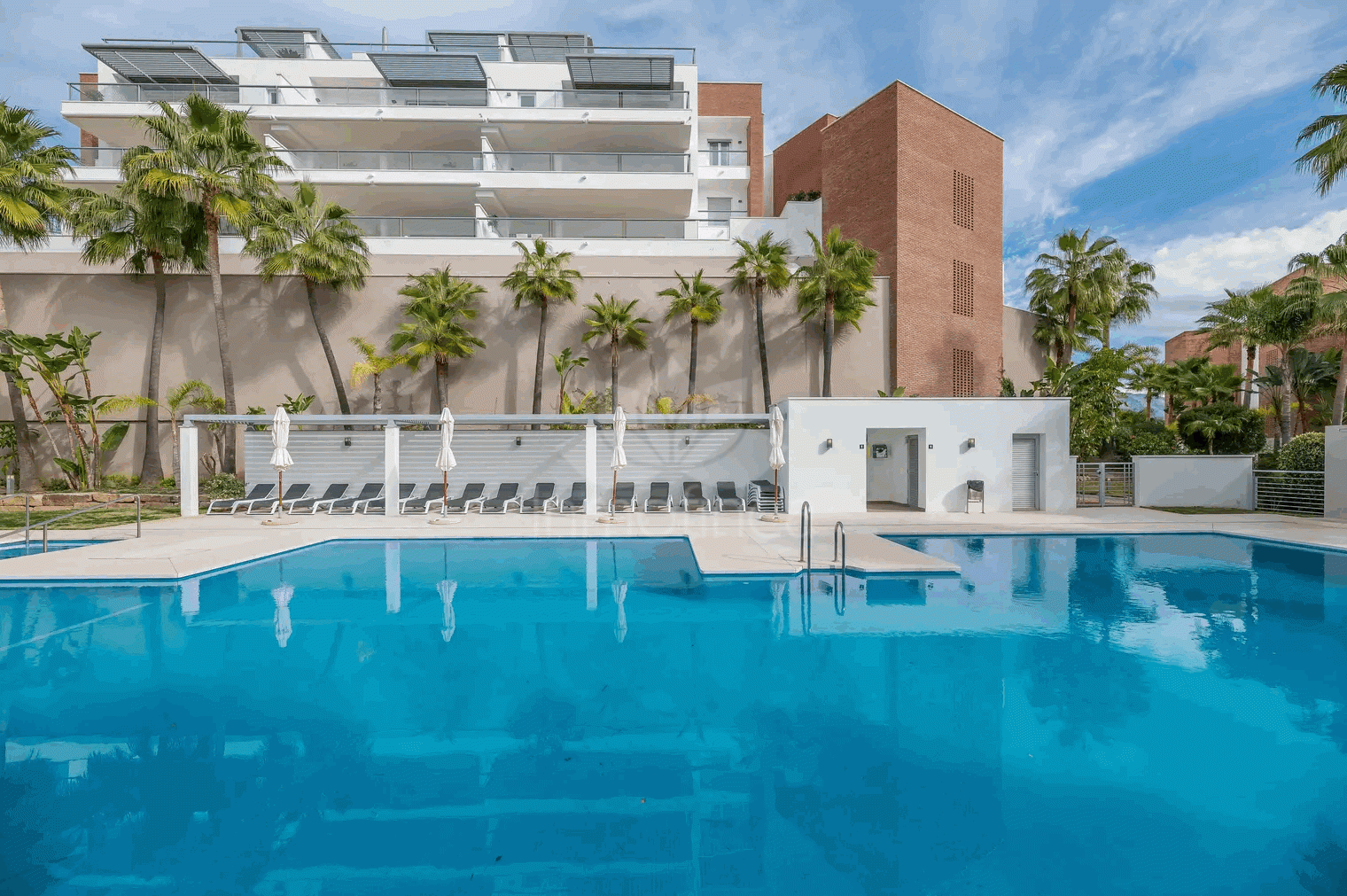 Apartamento Planta Baja en Los Arqueros, Benahavis
