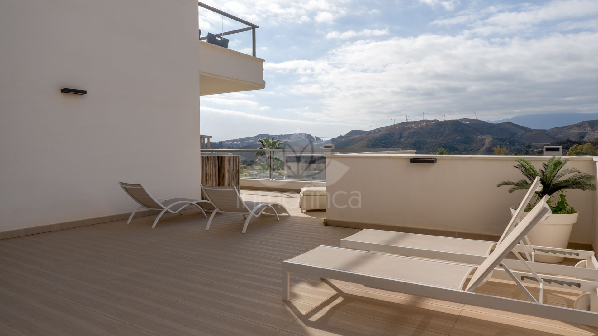 Apartamento Planta Baja en Los Arqueros, Benahavis
