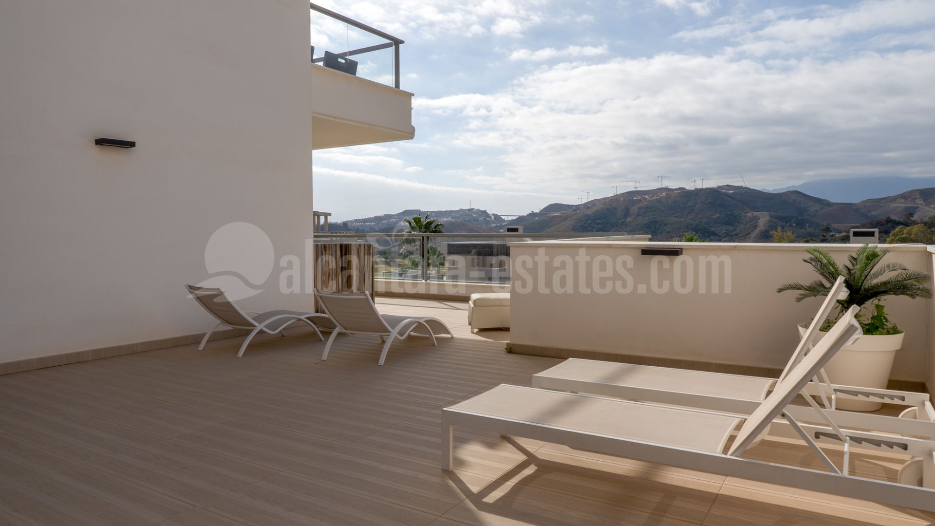 Apartamento Planta Baja en Los Arqueros, Benahavis