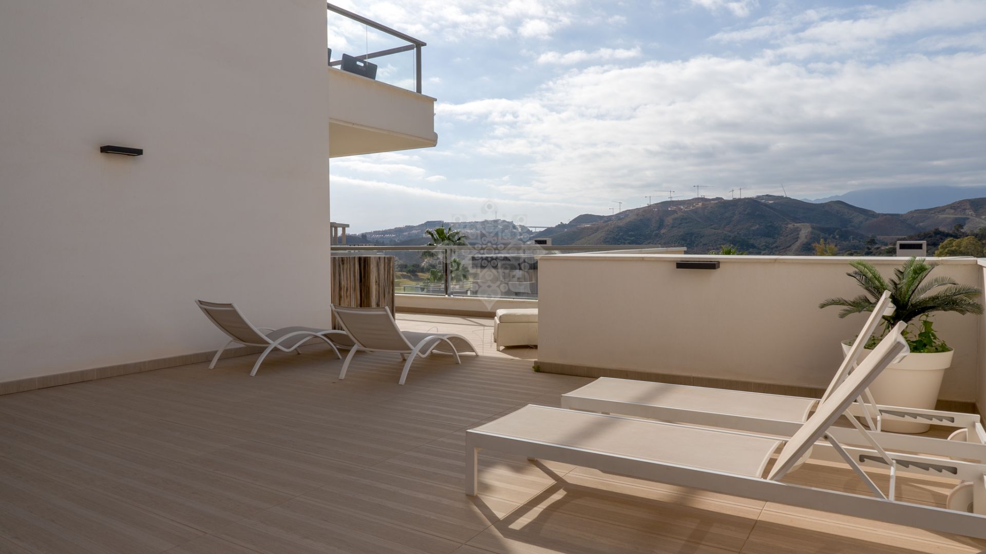 Ground Floor Apartment in Los Arqueros, Benahavis