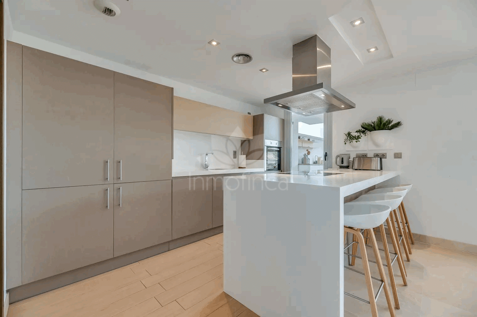 Apartamento Planta Baja en Los Arqueros, Benahavis
