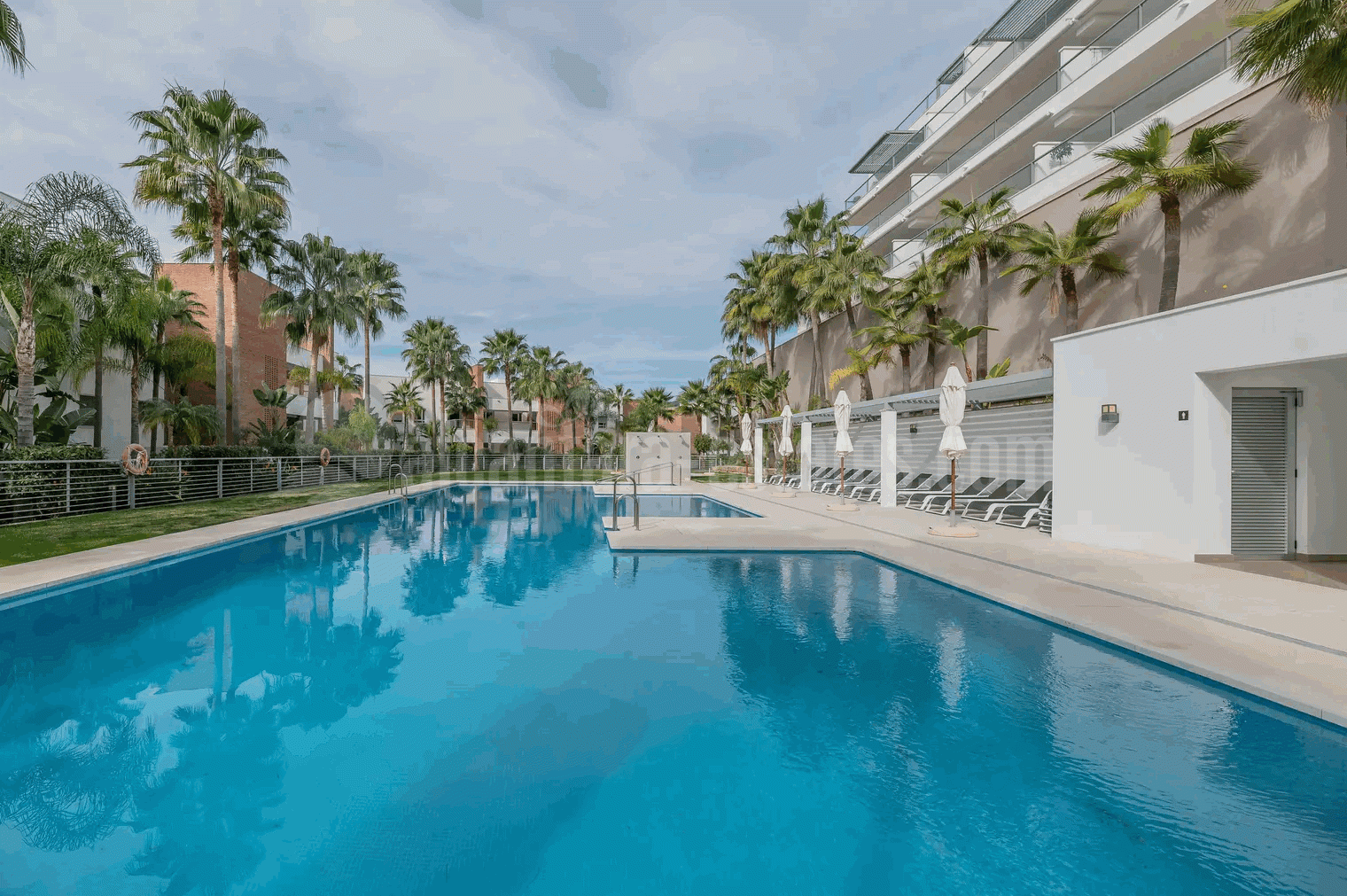 Apartamento Planta Baja en Los Arqueros, Benahavis