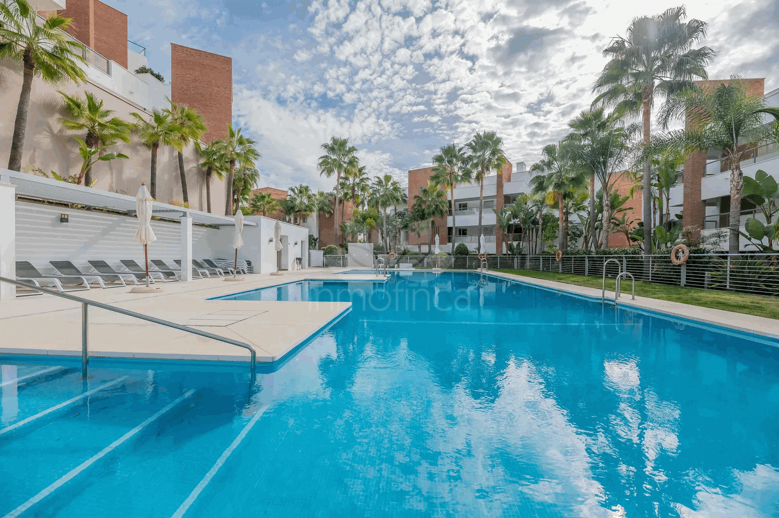 Apartamento Planta Baja en Los Arqueros, Benahavis