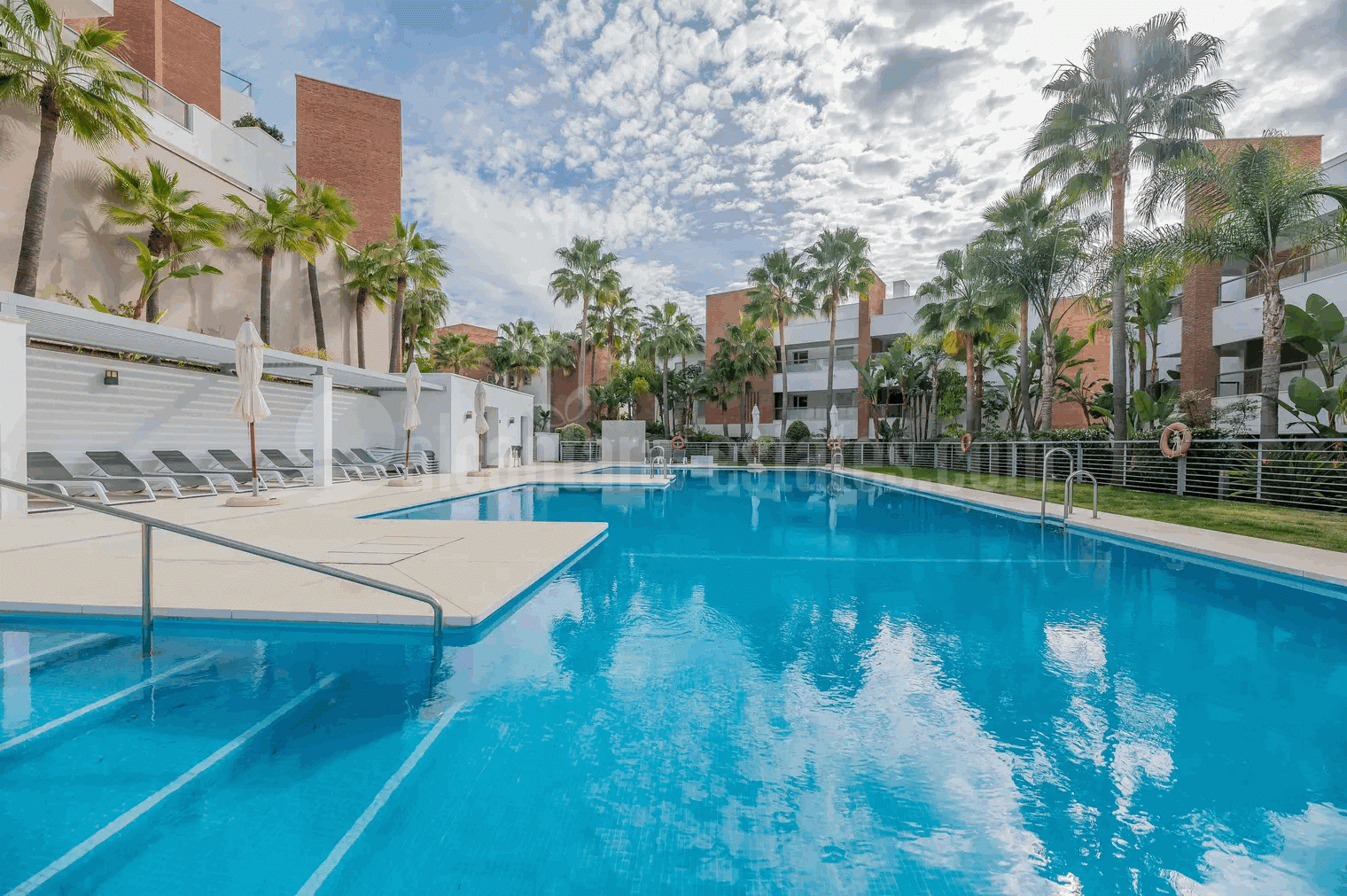 Apartamento Planta Baja en Los Arqueros, Benahavis