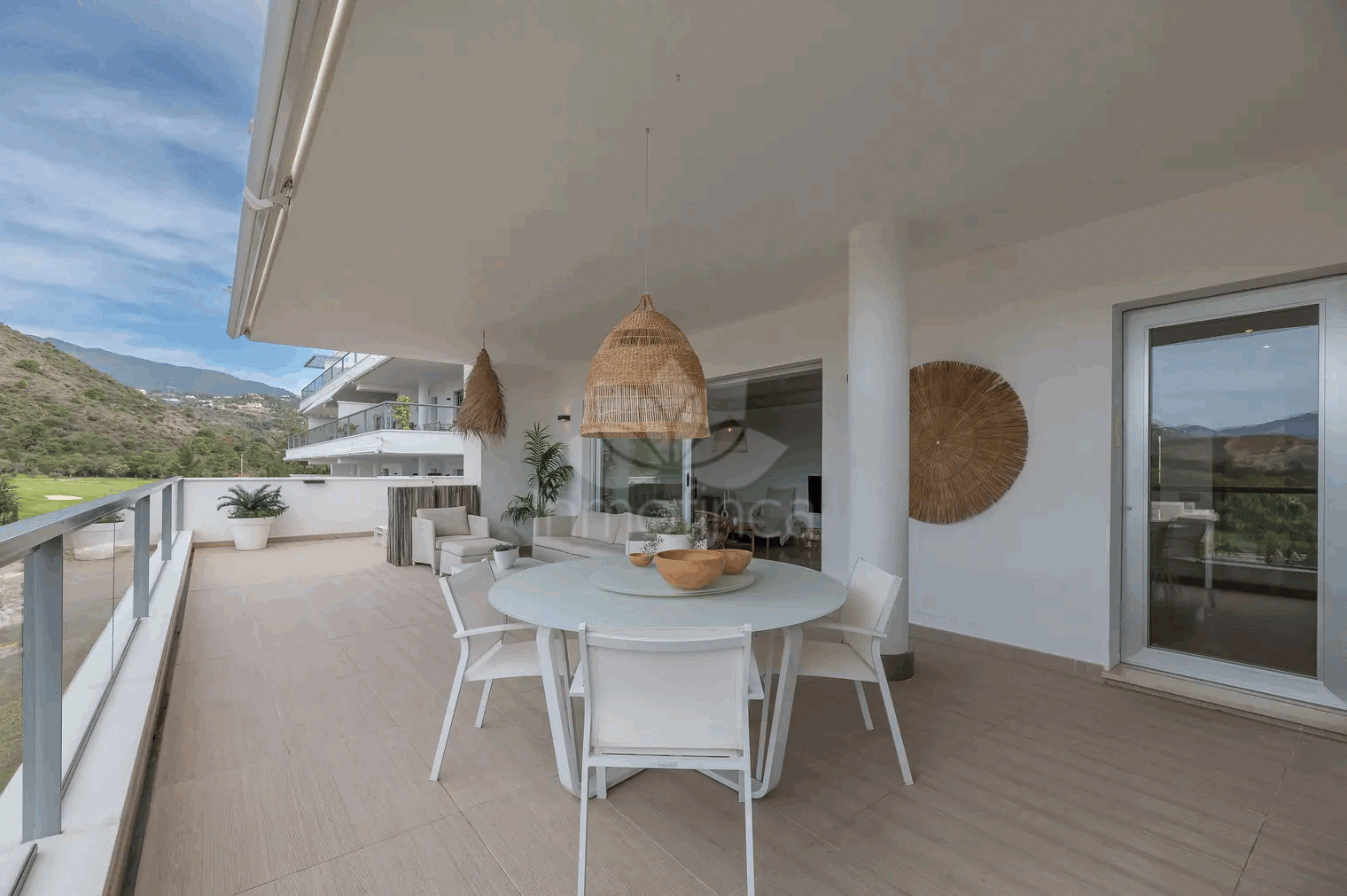 Apartamento Planta Baja en Los Arqueros, Benahavis