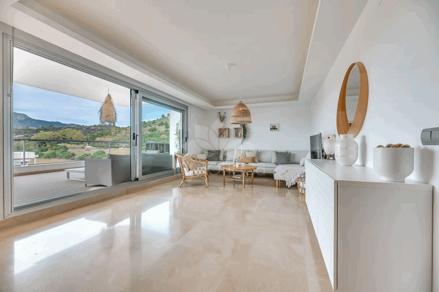Apartamento Planta Baja en Los Arqueros, Benahavis