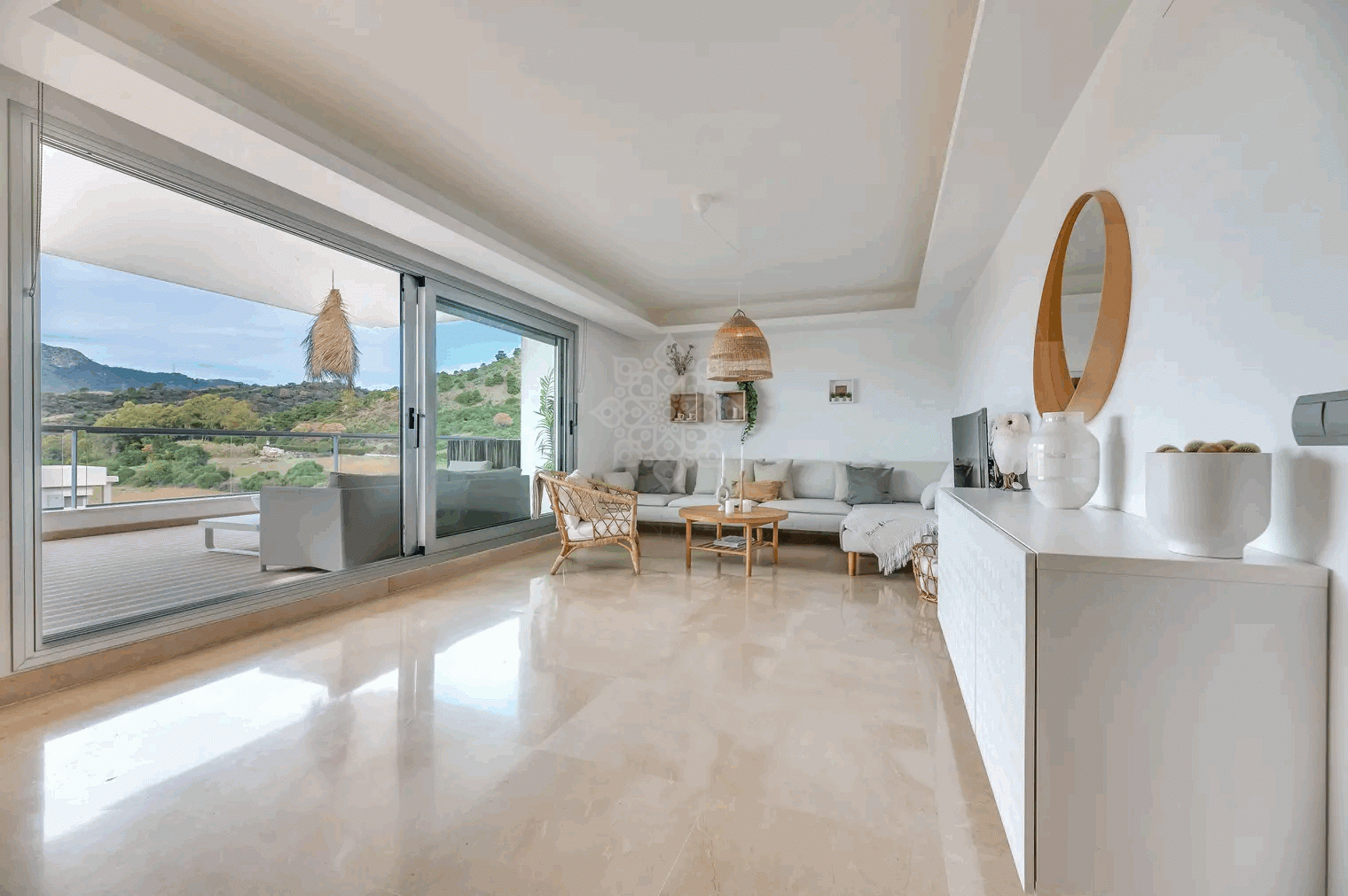 Ground Floor Apartment in Los Arqueros, Benahavis