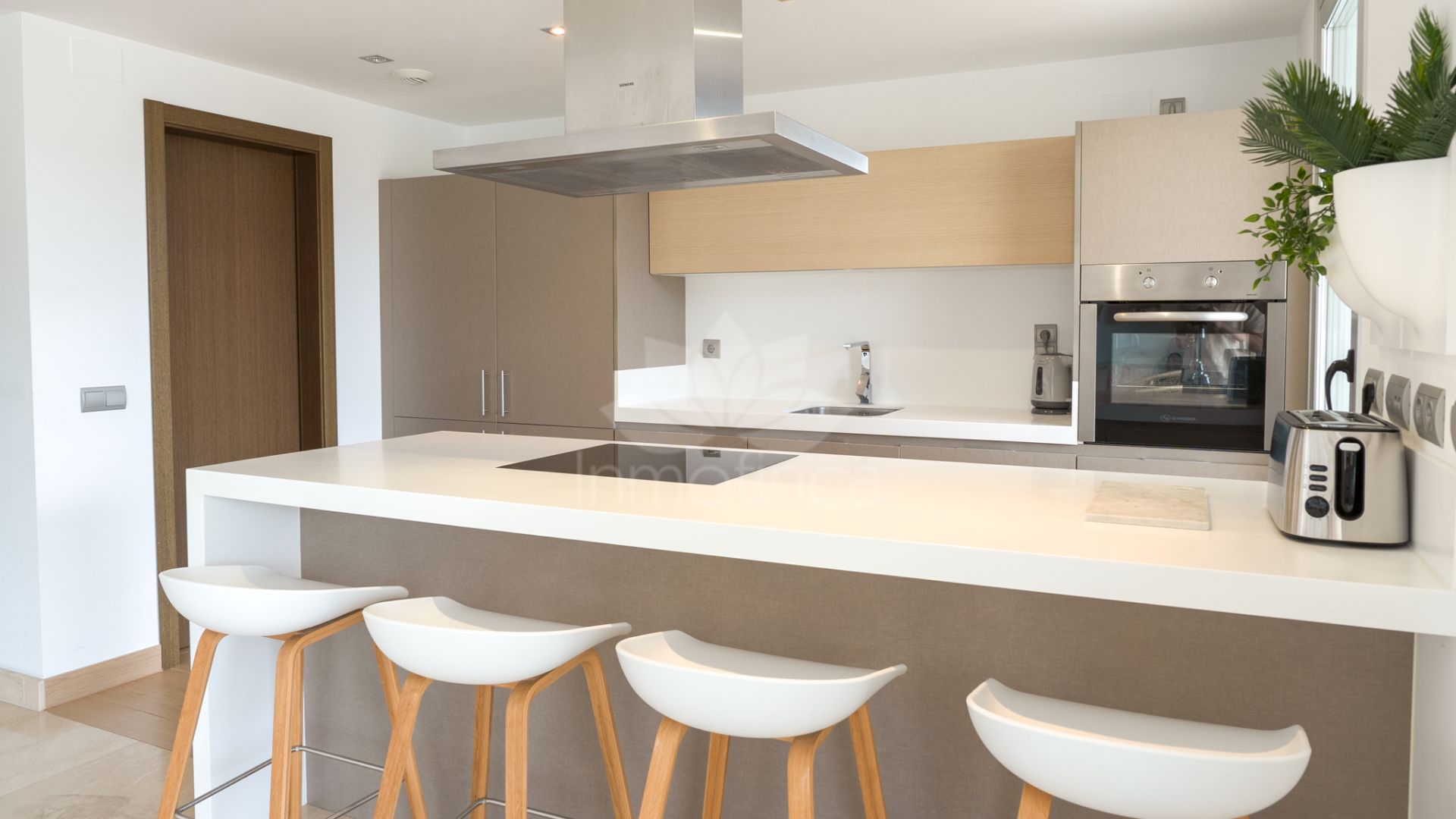 Apartamento Planta Baja en Los Arqueros, Benahavis