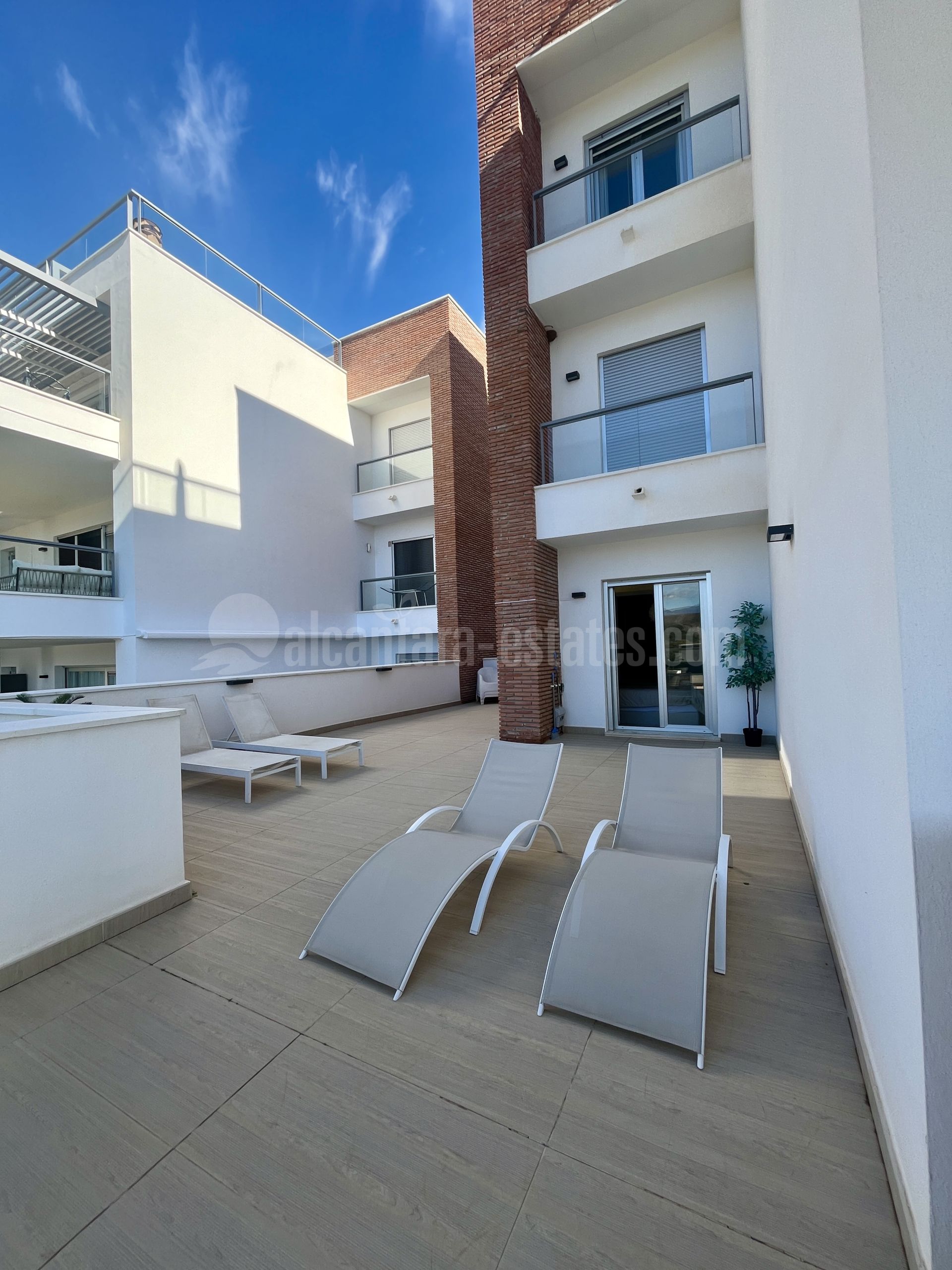 Apartamento Planta Baja en Los Arqueros, Benahavis