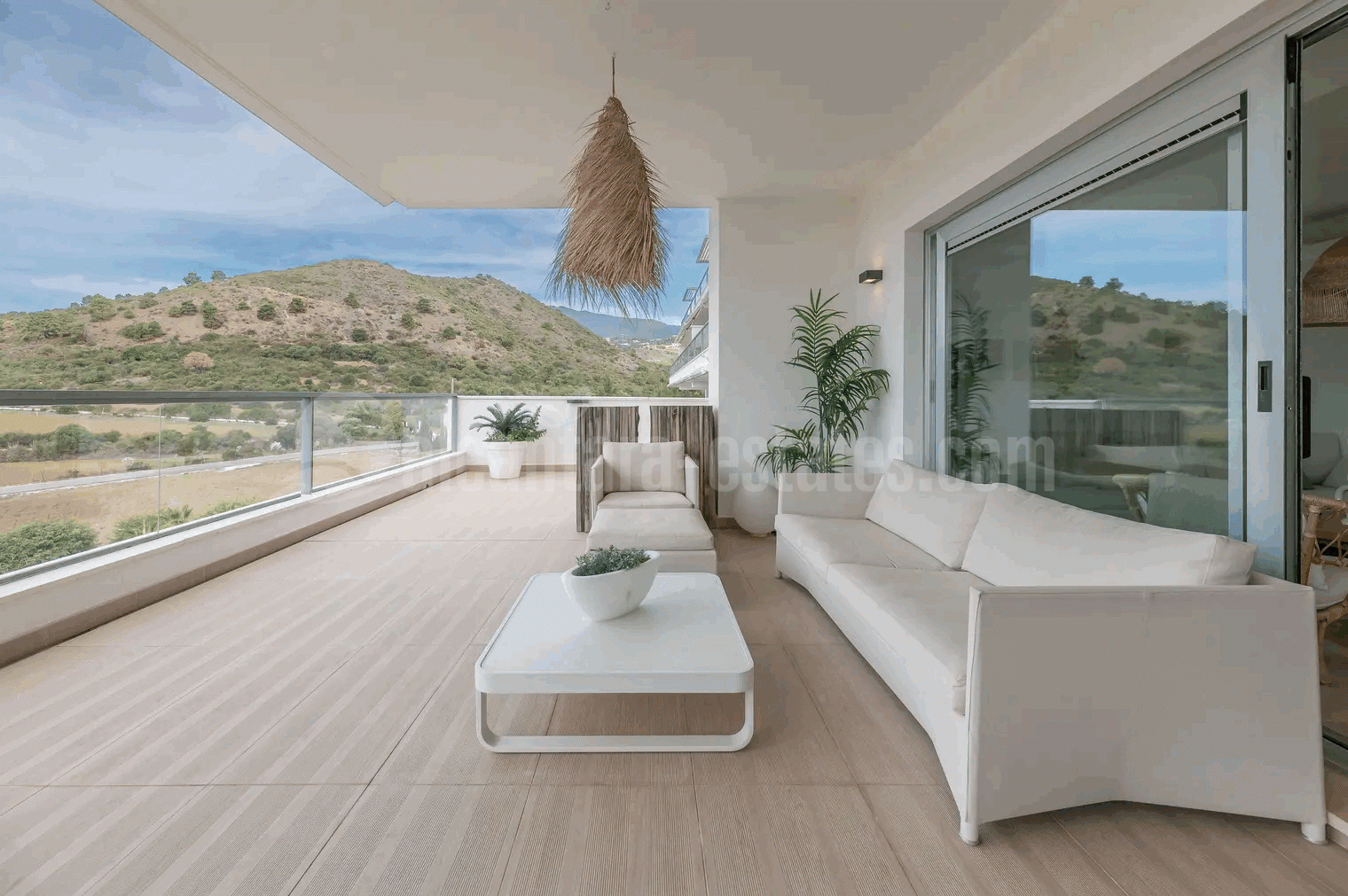 Apartamento Planta Baja en Los Arqueros, Benahavis