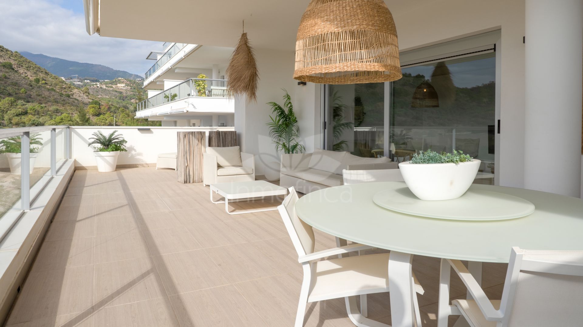 Apartamento Planta Baja en Los Arqueros, Benahavis