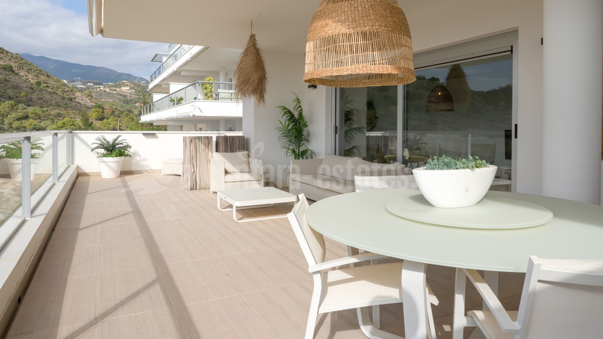 Apartamento Planta Baja en Los Arqueros, Benahavis