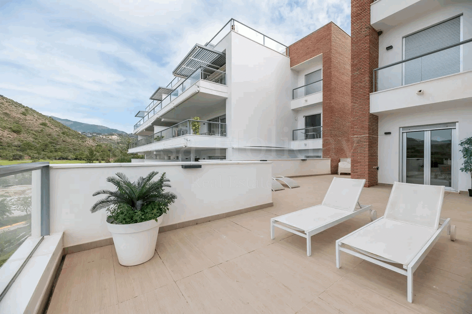 Apartamento Planta Baja en Los Arqueros, Benahavis