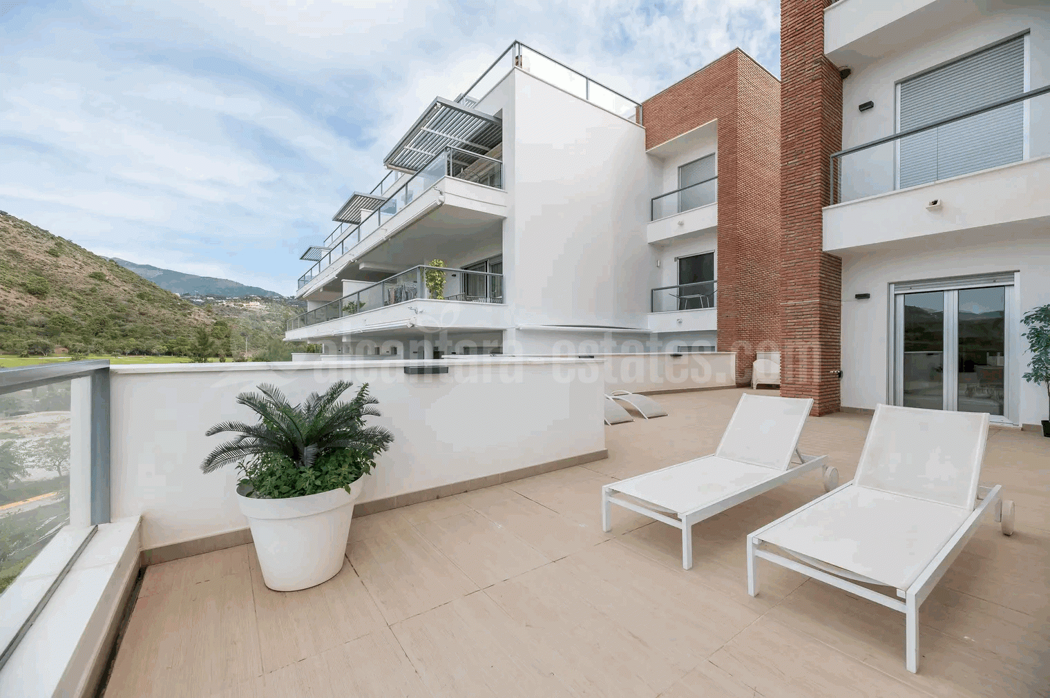 Apartamento Planta Baja en Los Arqueros, Benahavis