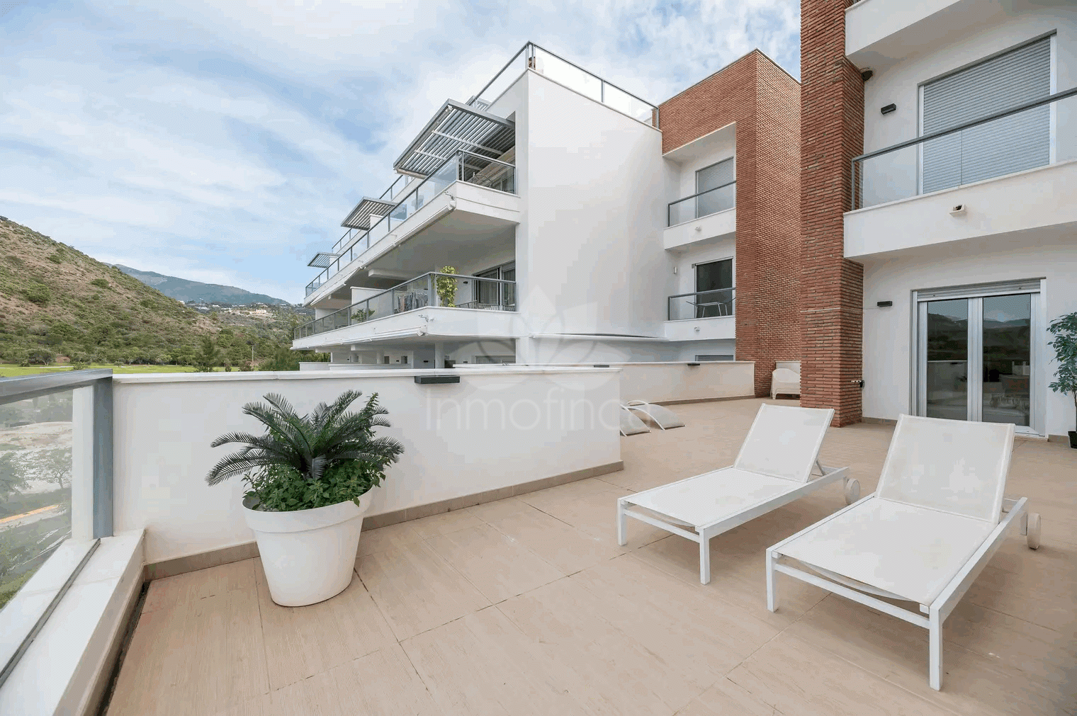 Apartamento Planta Baja en Los Arqueros, Benahavis