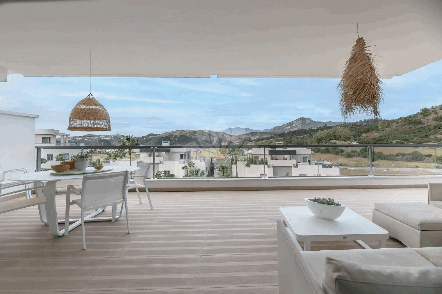 Apartamento Planta Baja en Los Arqueros, Benahavis