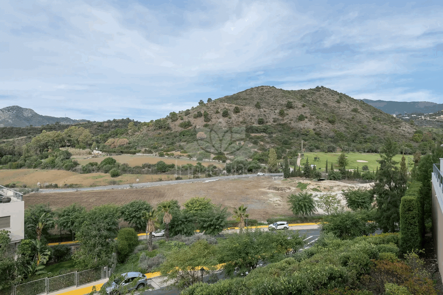 Apartamento Planta Baja en Los Arqueros, Benahavis