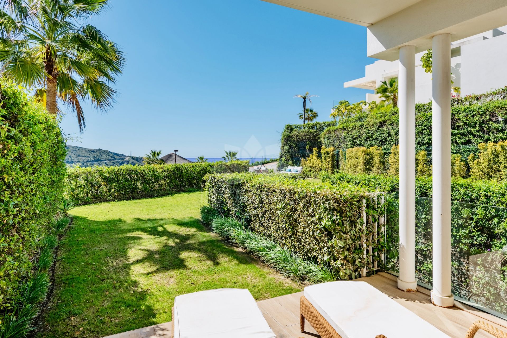 Duplex Planta Baja en Marbella Club Hills, Benahavis