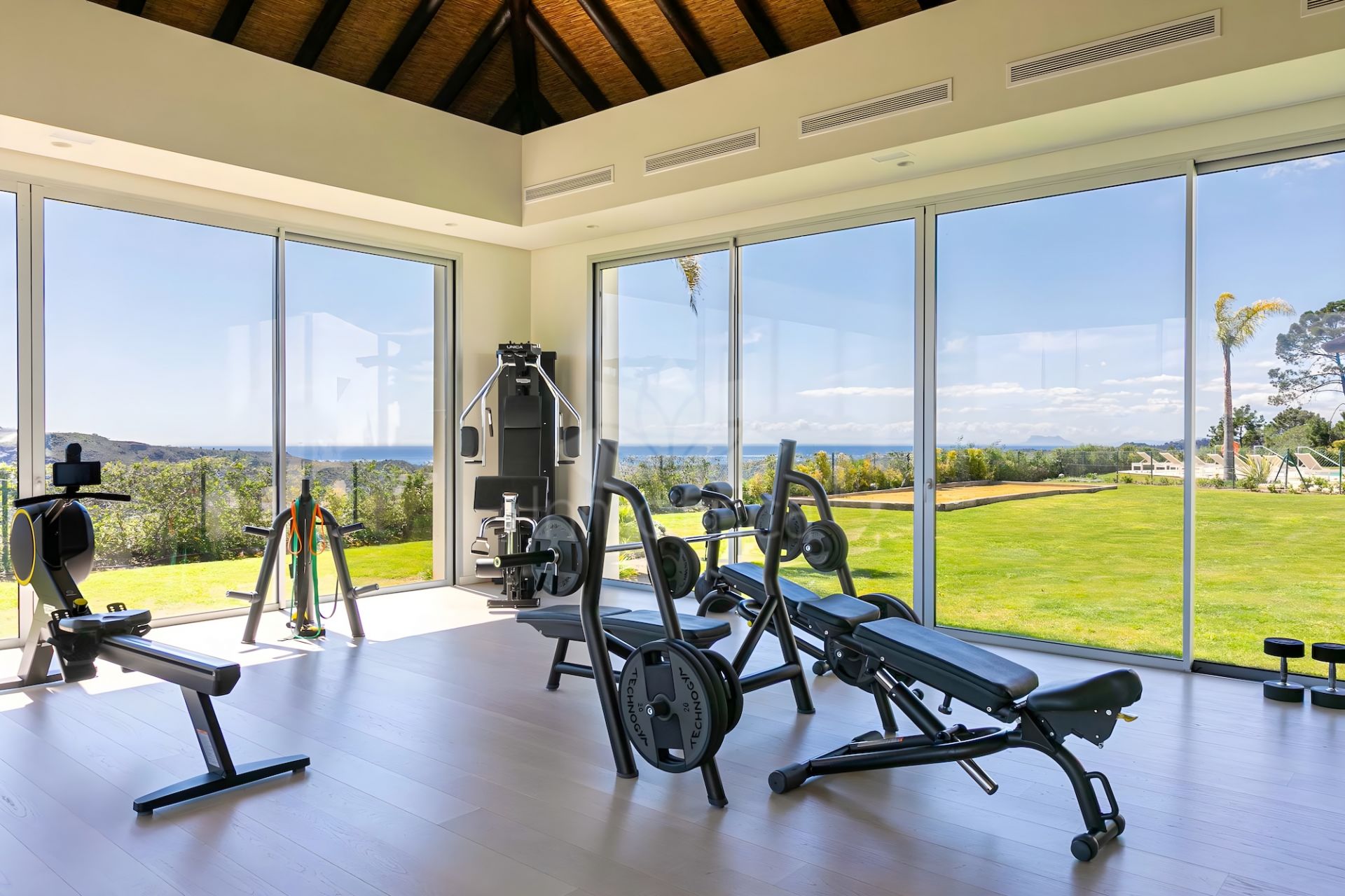 Duplex Planta Baja en Marbella Club Hills, Benahavis