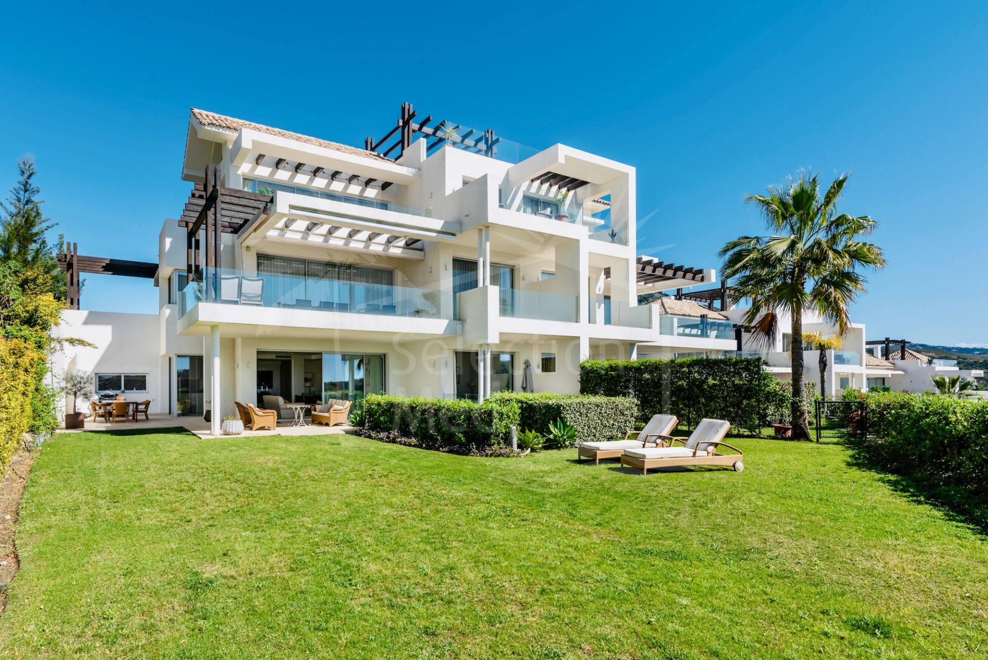 Excepcional Dúplex de 3 Dormitorios con Jardín Privado y Vistas Panorámicas