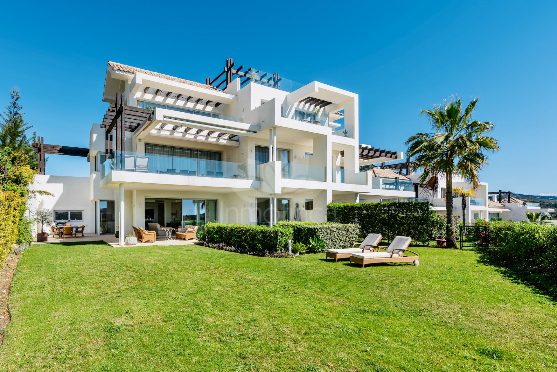 Duplex Planta Baja en Marbella Club Hills, Benahavis