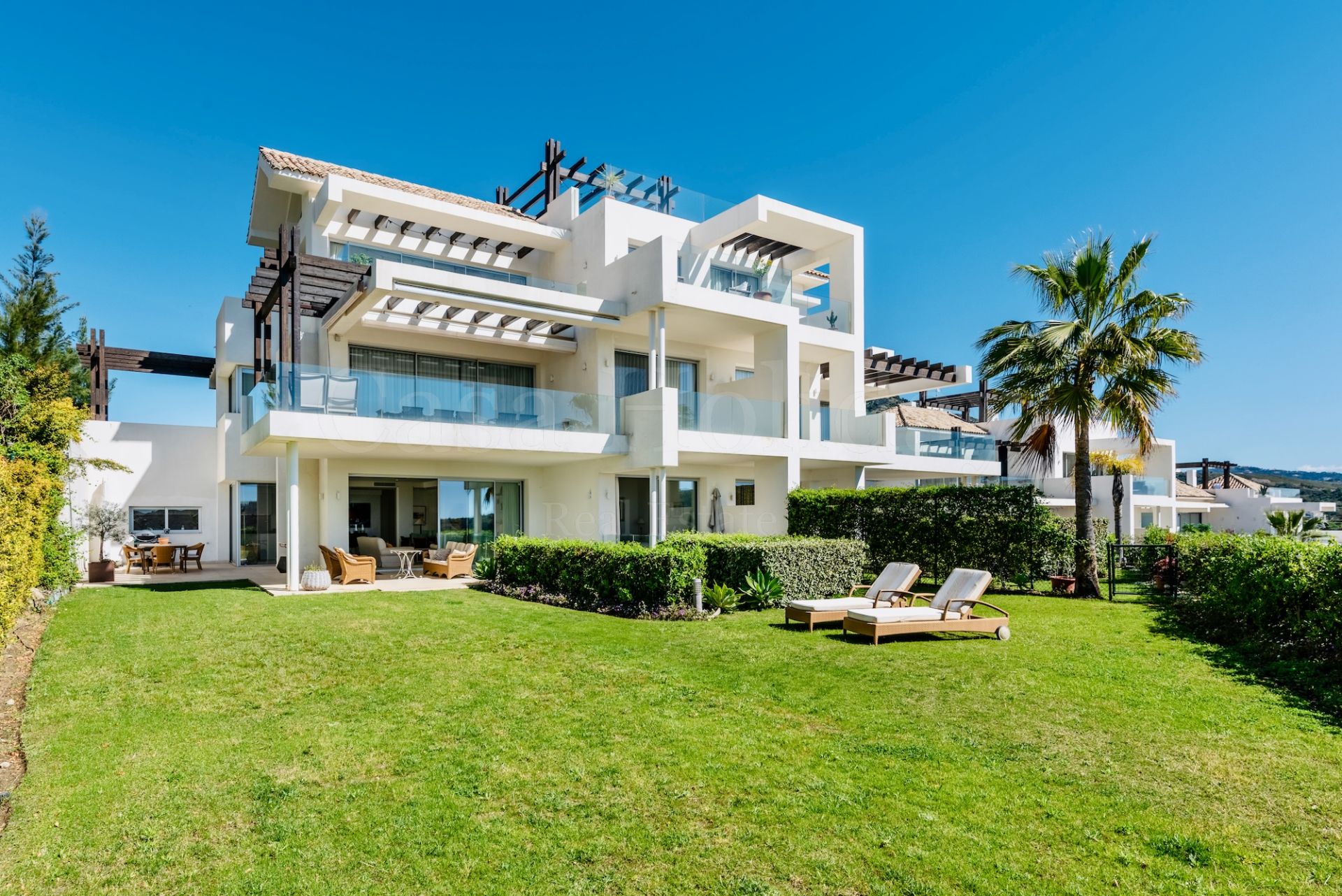 Duplex Planta Baja en Marbella Club Hills, Benahavis