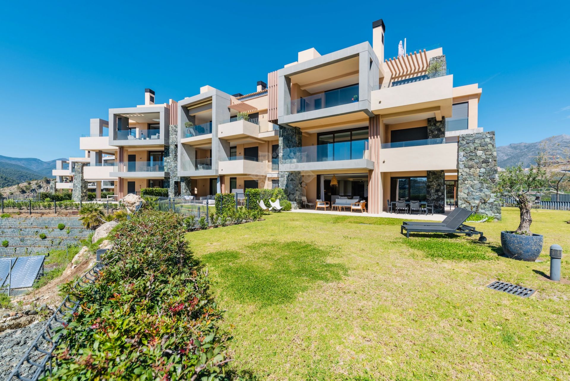 Apartamento Planta Baja en Real de La Quinta, Benahavis