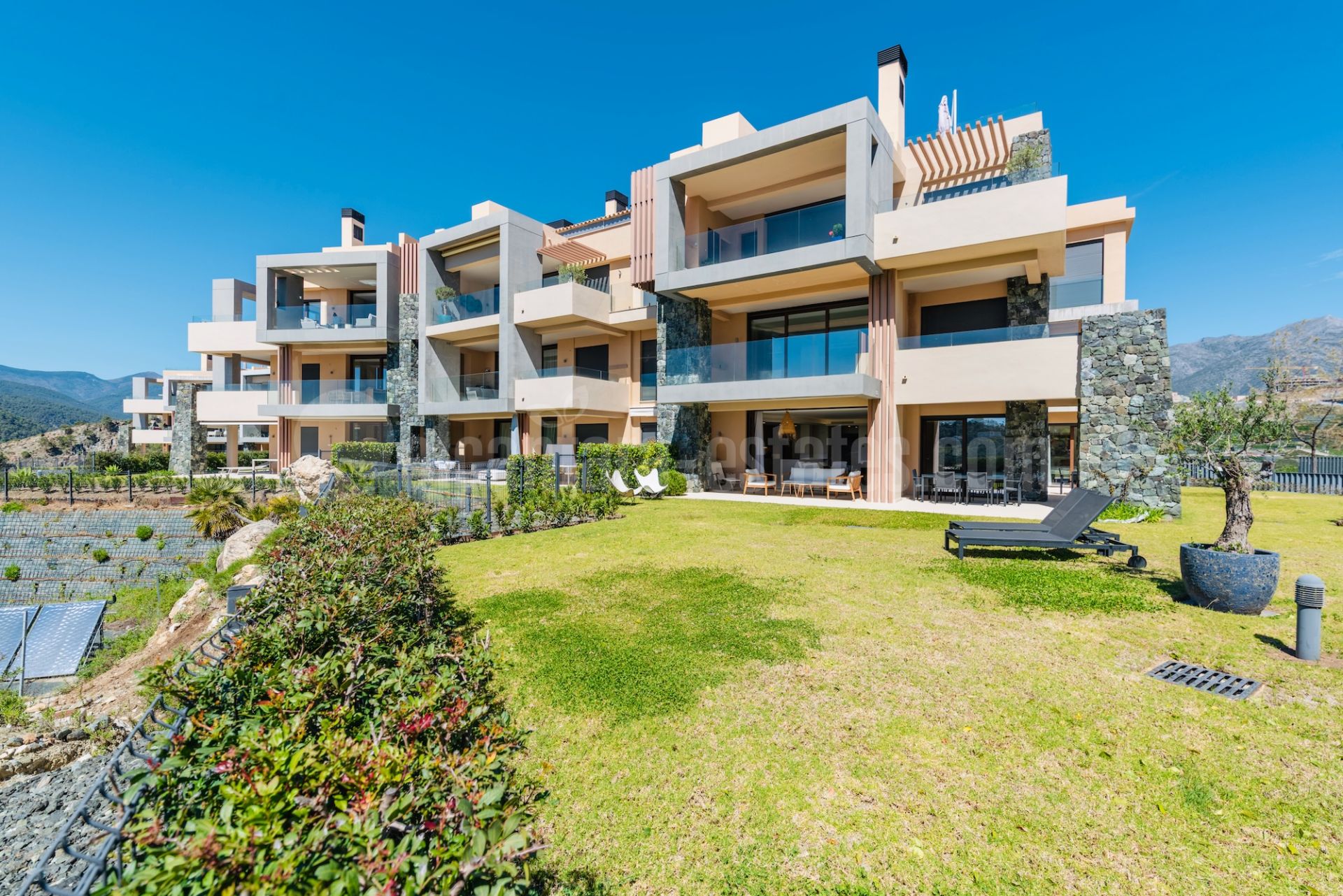 Ground Floor Apartment in Real de La Quinta, Benahavis