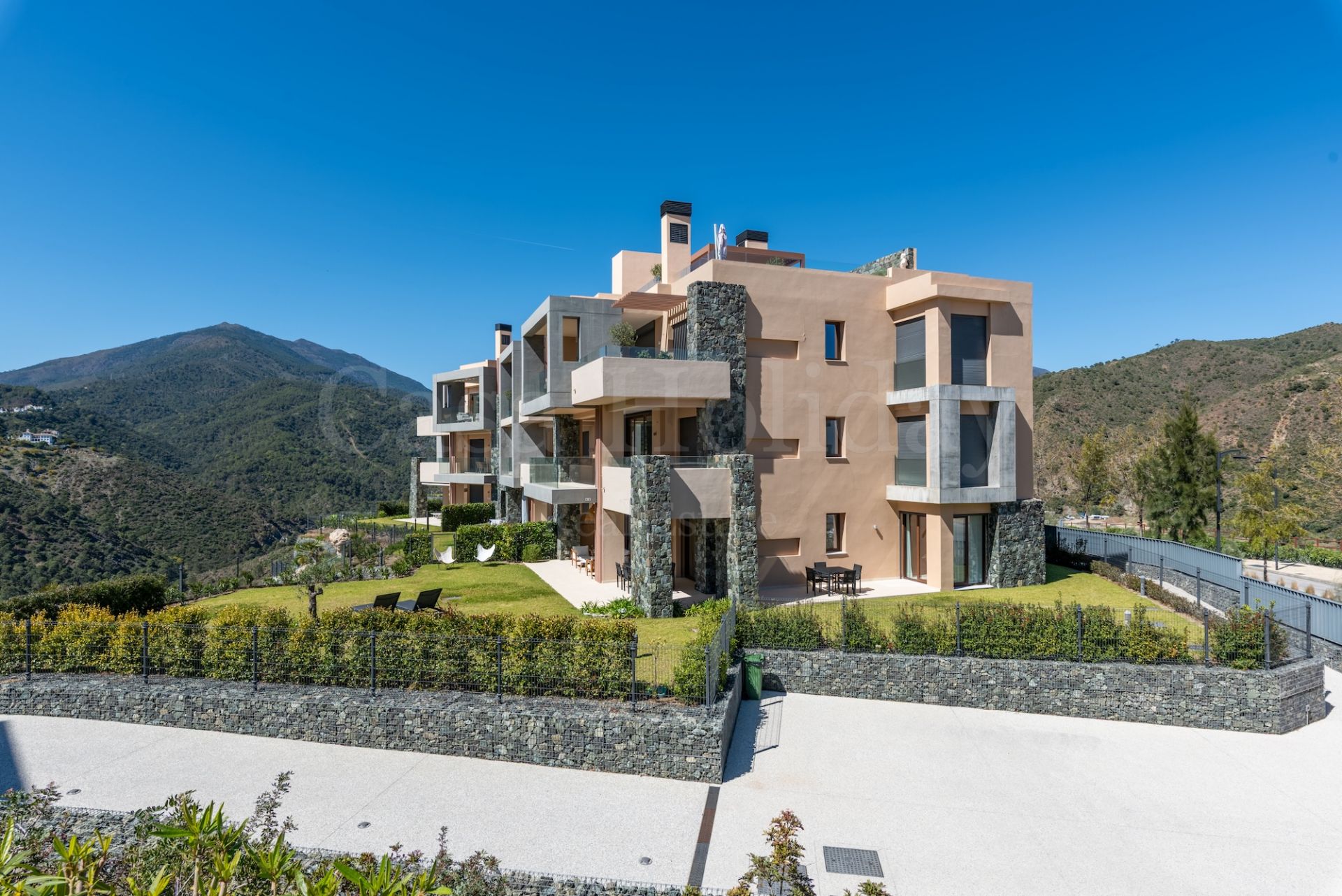Apartamento Planta Baja en Real de La Quinta, Benahavis