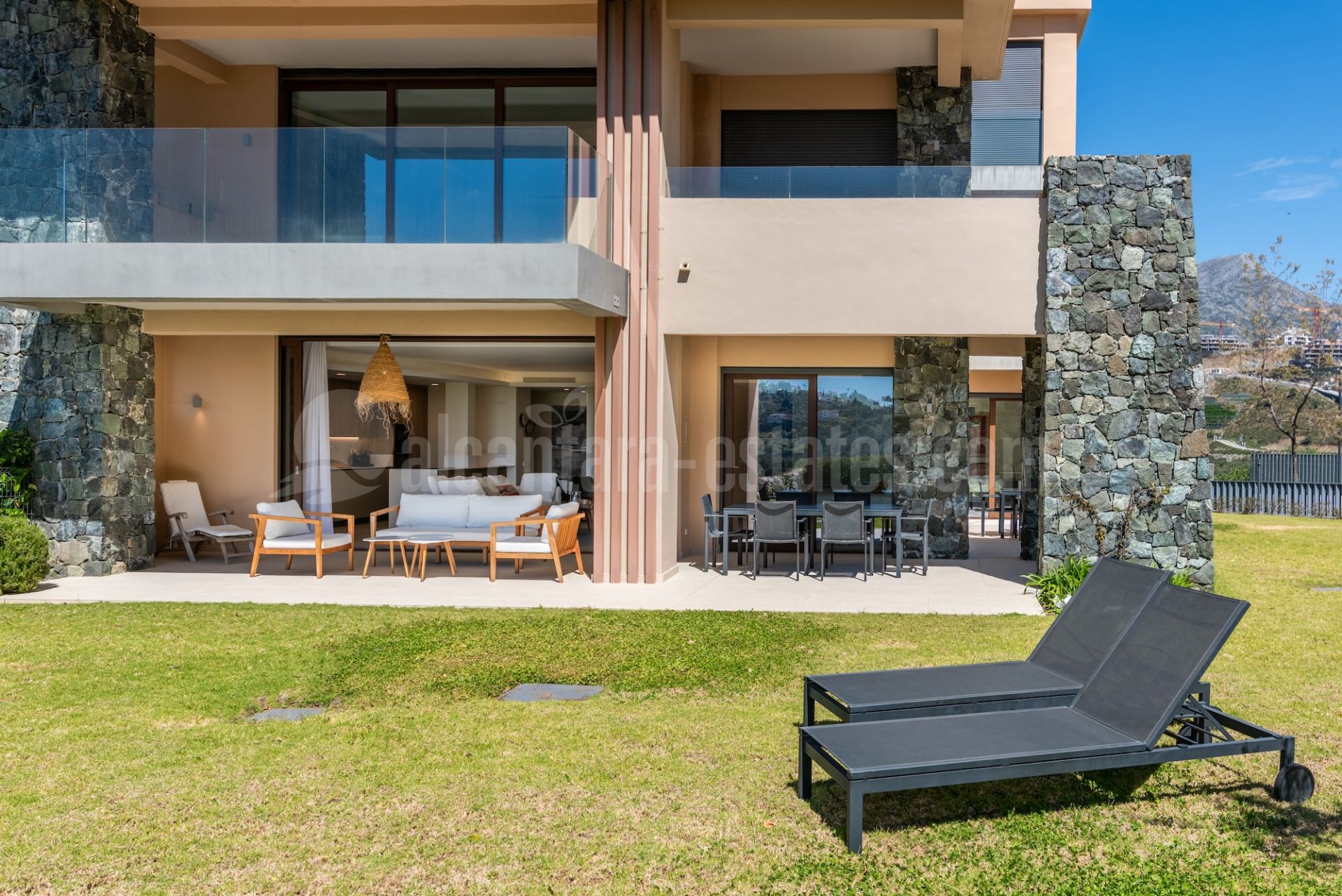 Ground Floor Apartment in Real de La Quinta, Benahavis