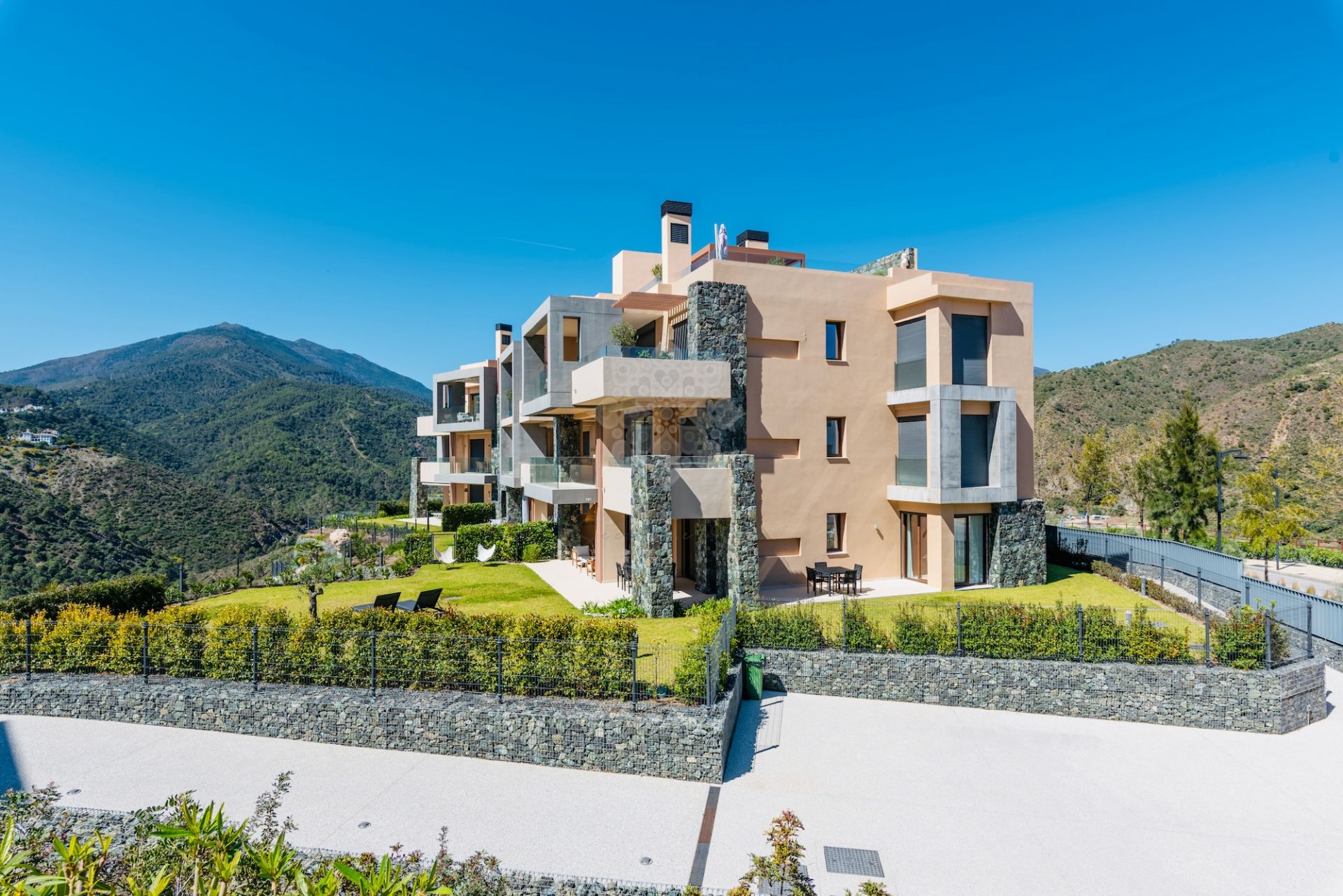 Apartamento Planta Baja en Real de La Quinta, Benahavis