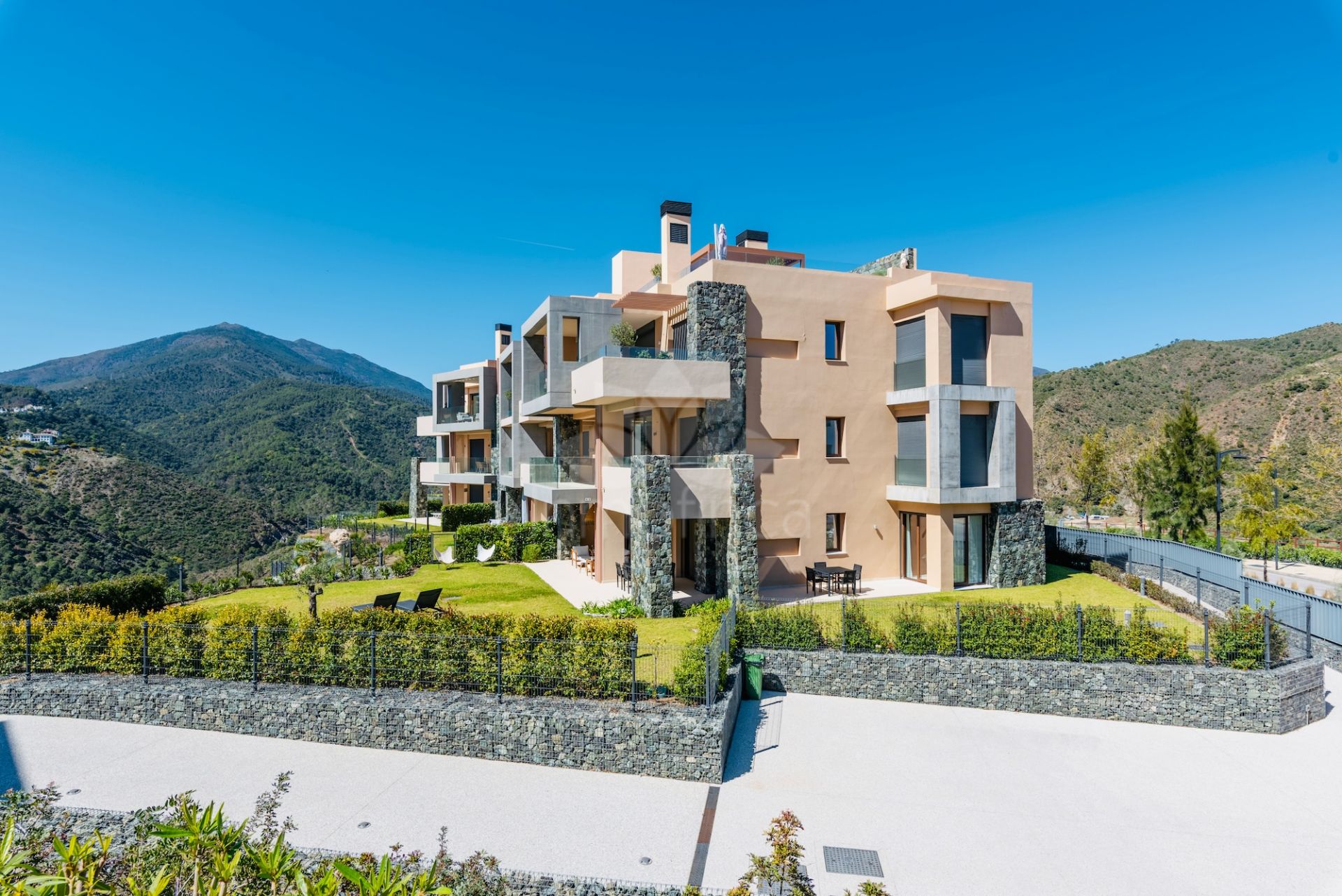 Ground Floor Apartment in Real de La Quinta, Benahavis