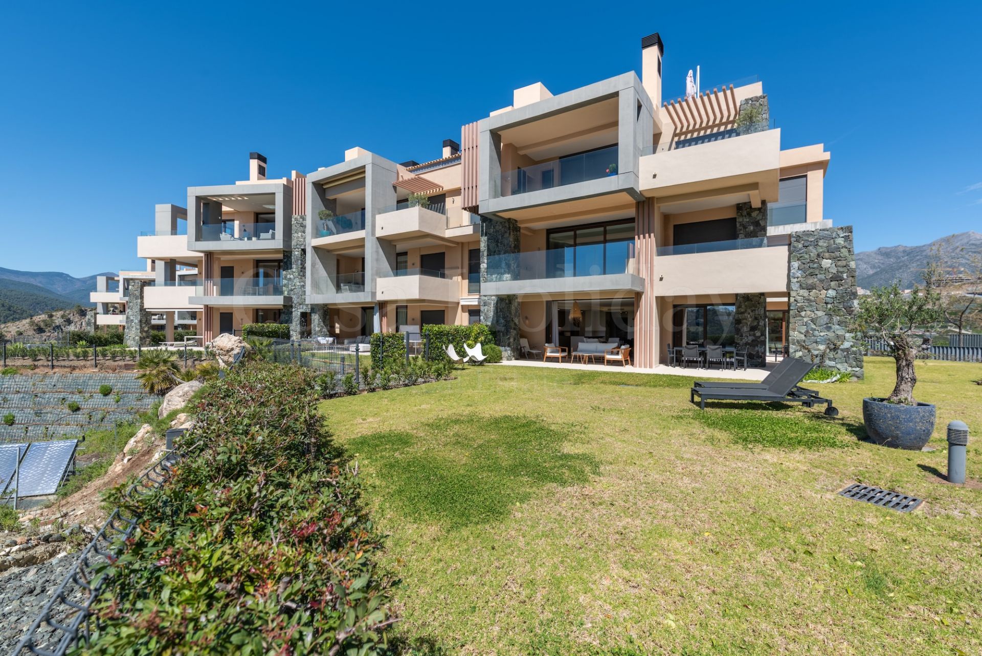 Apartamento Planta Baja en Real de La Quinta, Benahavis