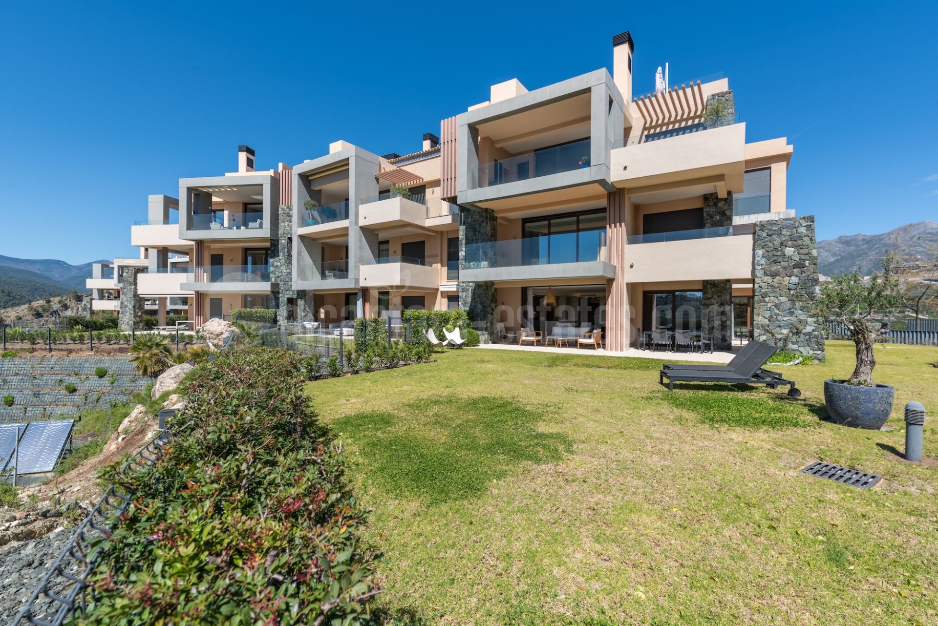 Ground Floor Apartment in Real de La Quinta, Benahavis