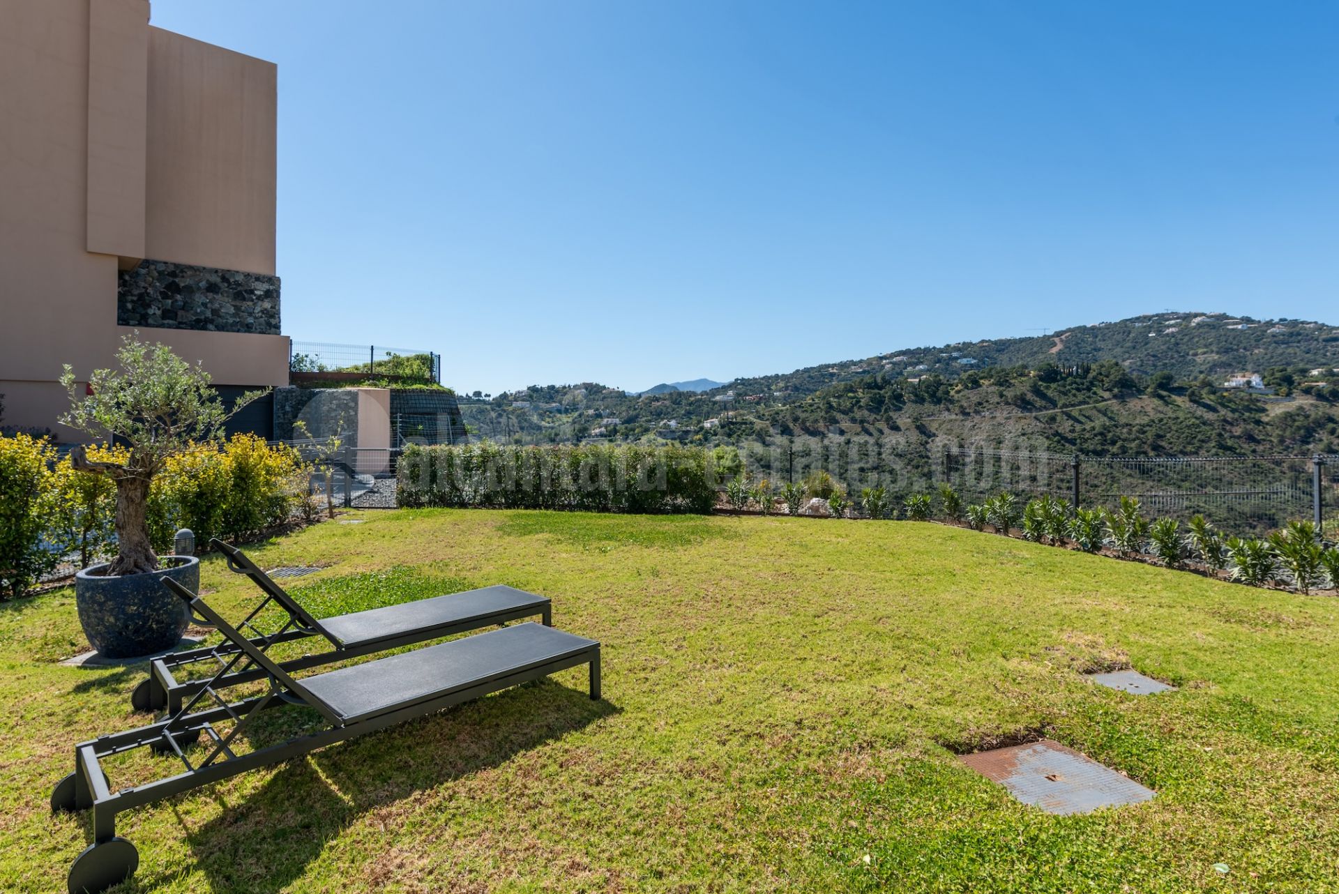 Ground Floor Apartment in Real de La Quinta, Benahavis