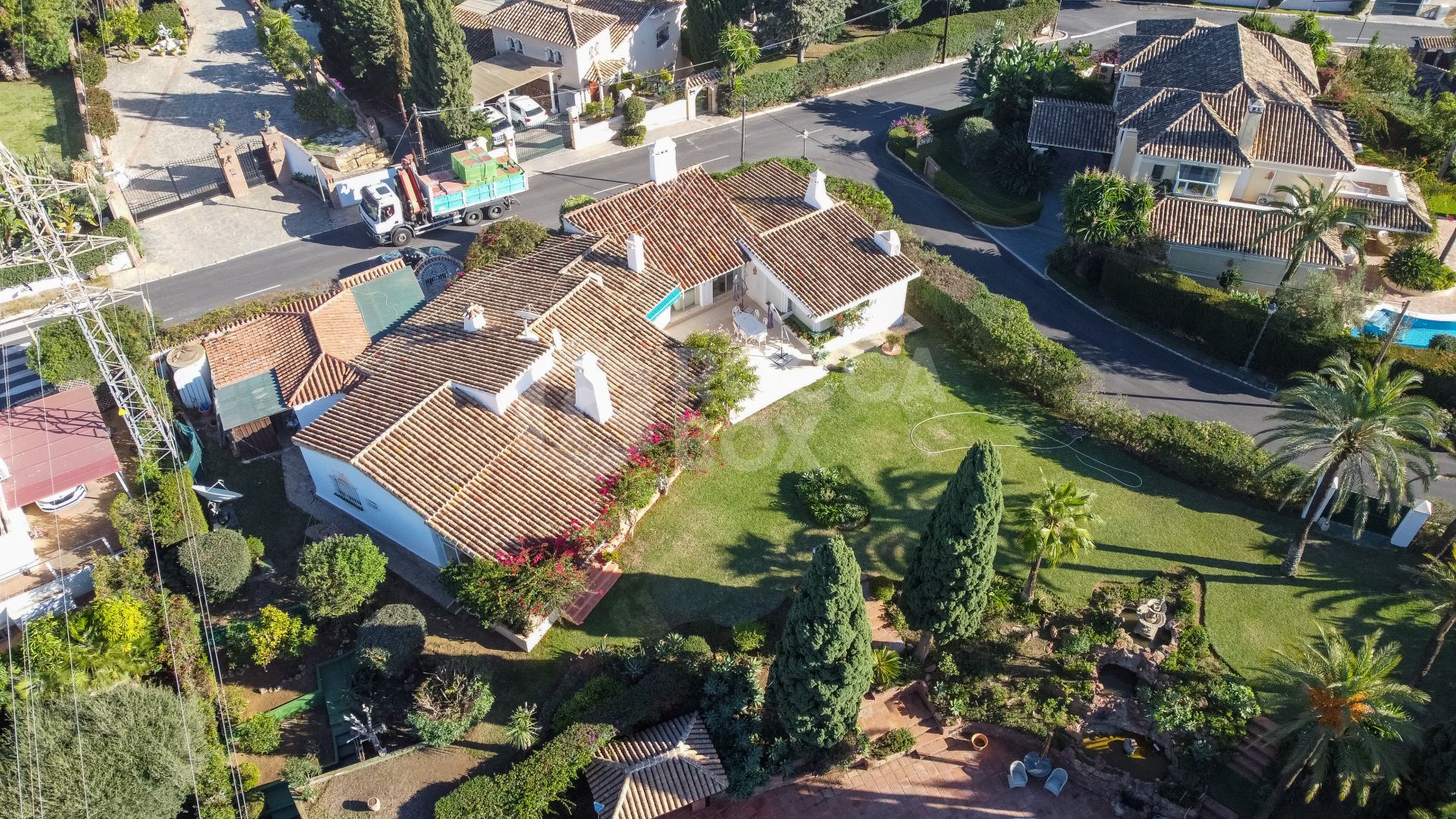 Fantastic Investment opportunity Charming one-story Villa on a spacious plot in one of Marbella's most sought-after urbanisations