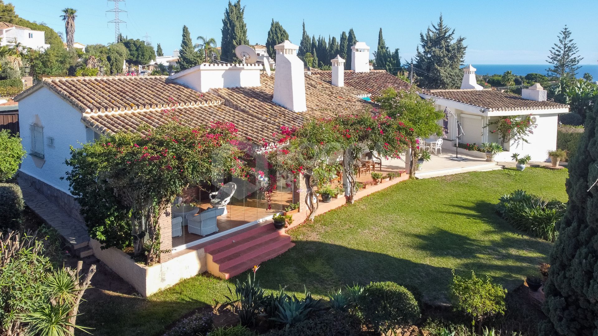 Fantastic Investment opportunity Charming one-story Villa on a spacious plot in one of Marbella's most sought-after urbanisations