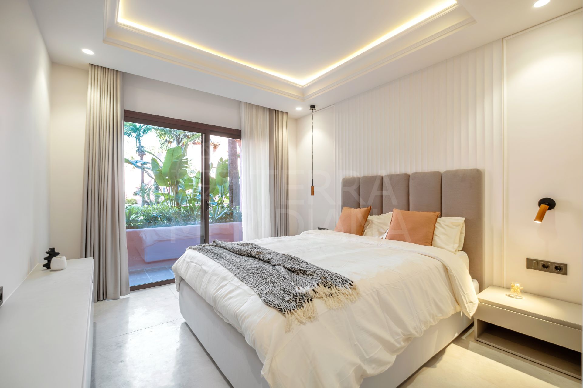 Apartment in Cabo Bermejo, Estepona