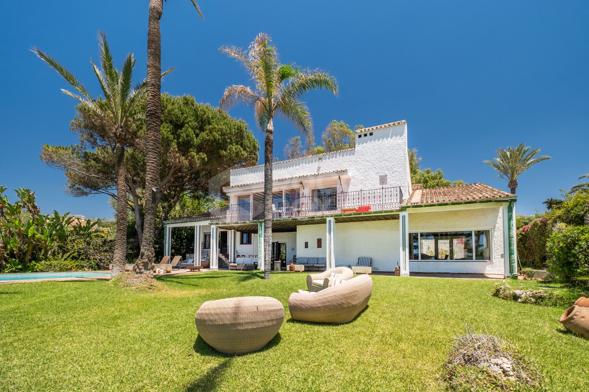 Seafront Villa for Summer Rentals