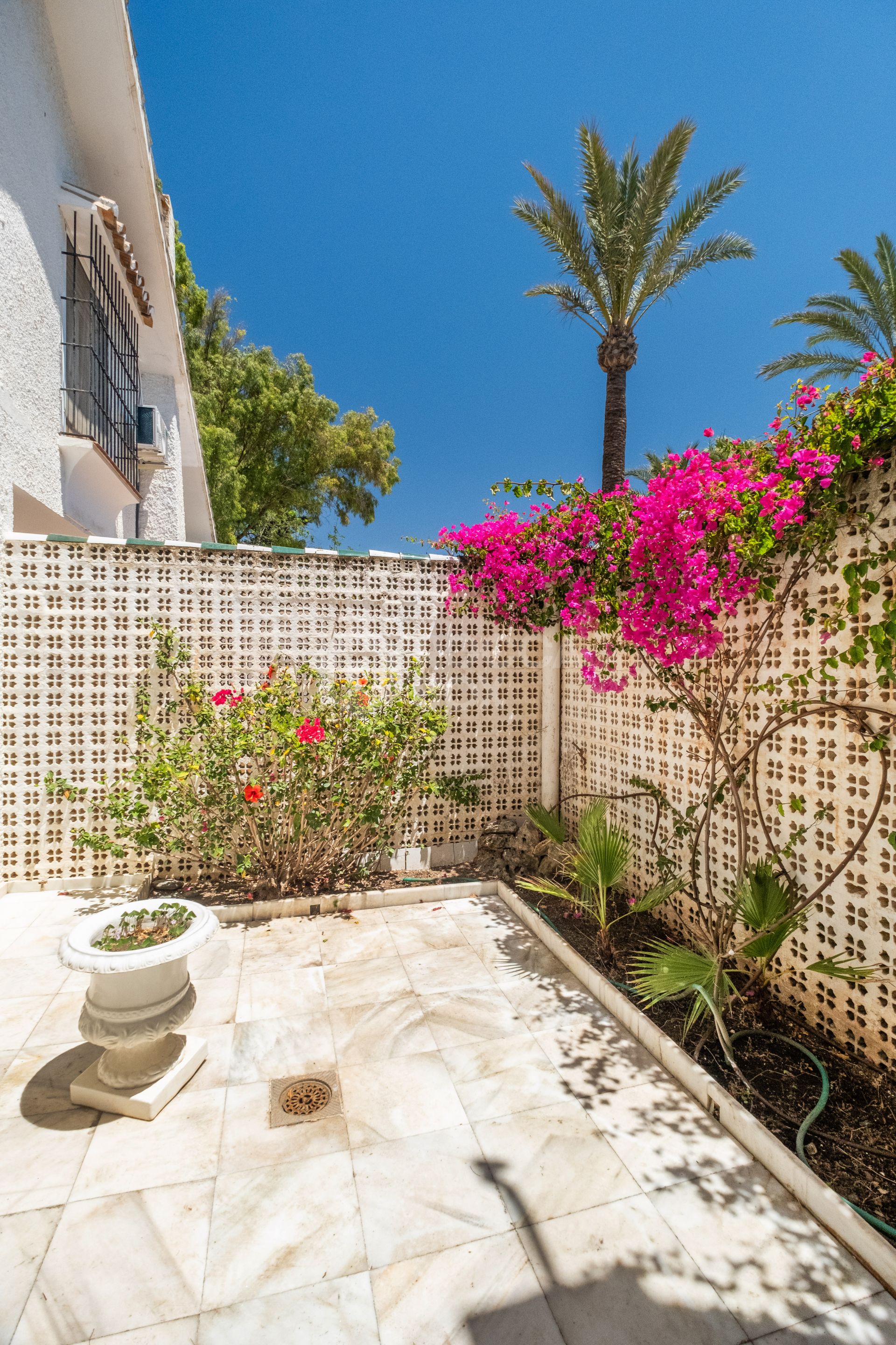 Seafront Villa for Summer Rentals