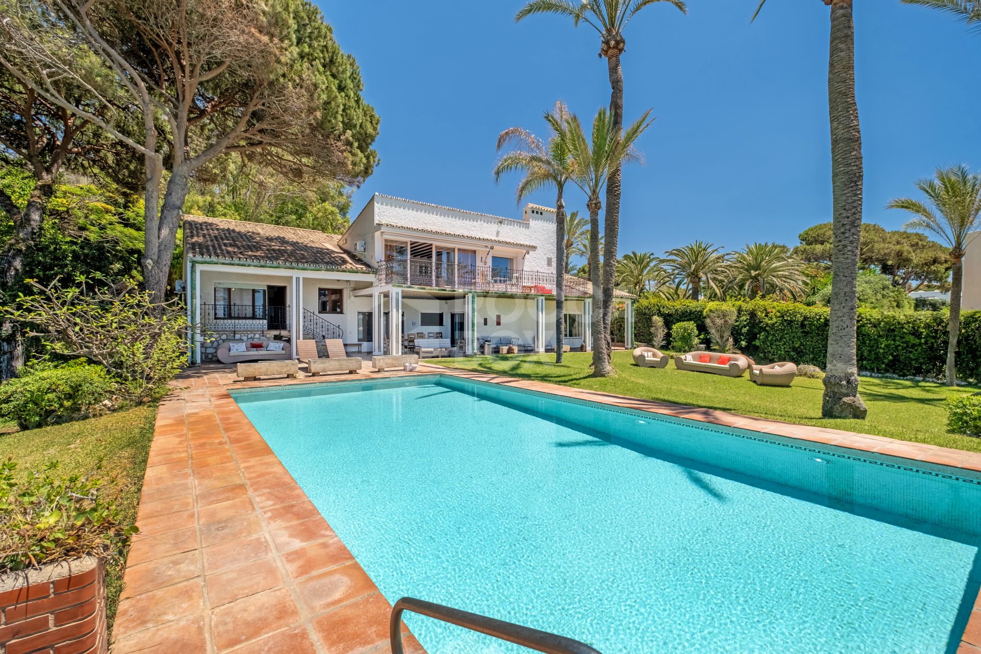 Seafront Villa for Summer Rentals