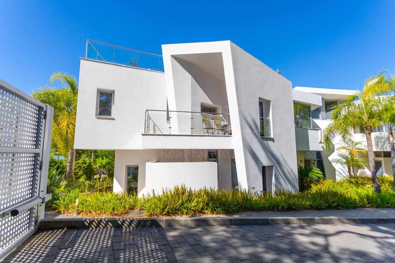 Villa Pareada en Meisho Hills, Marbella