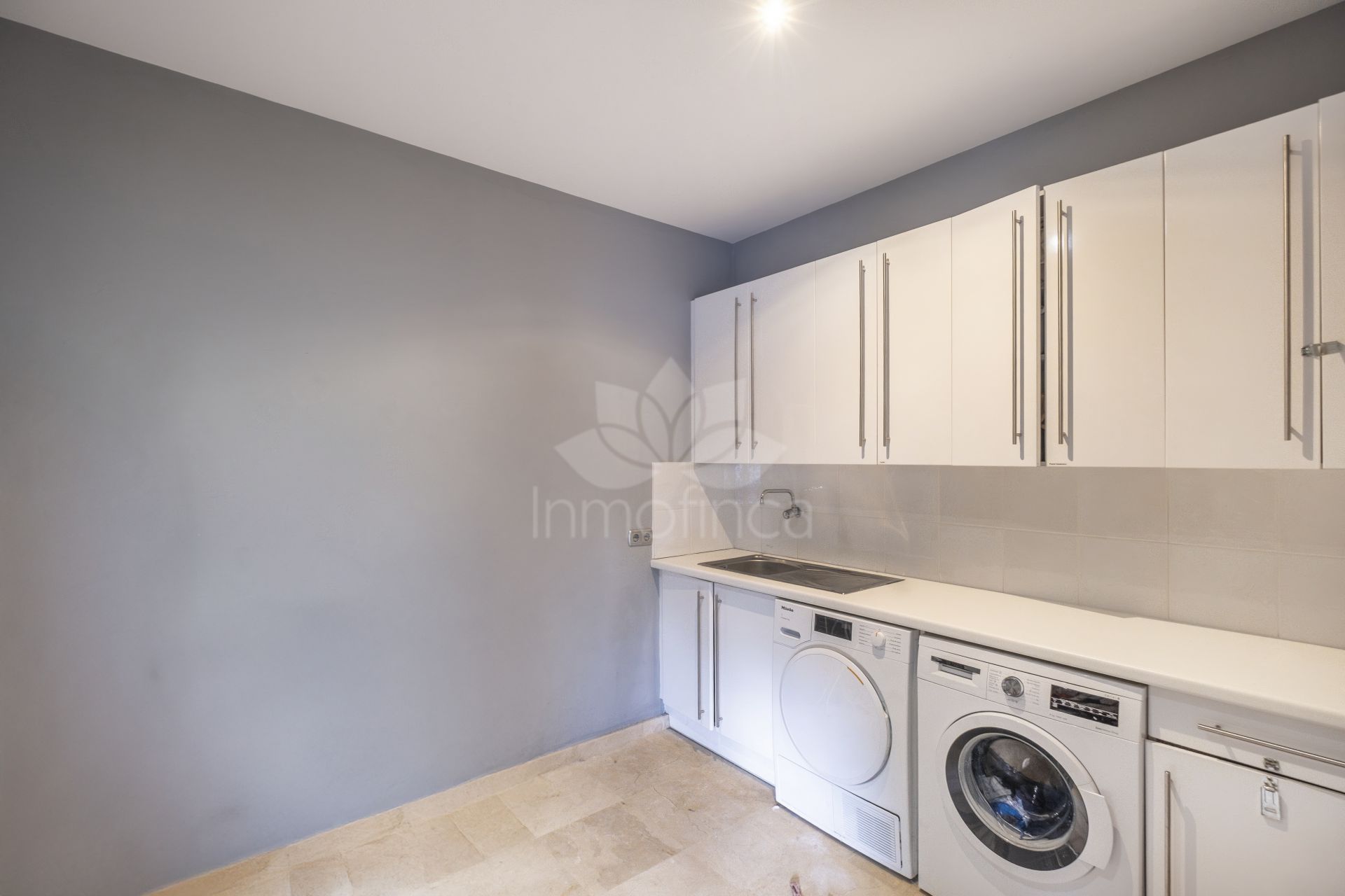 Villa in El Madroñal, Benahavis