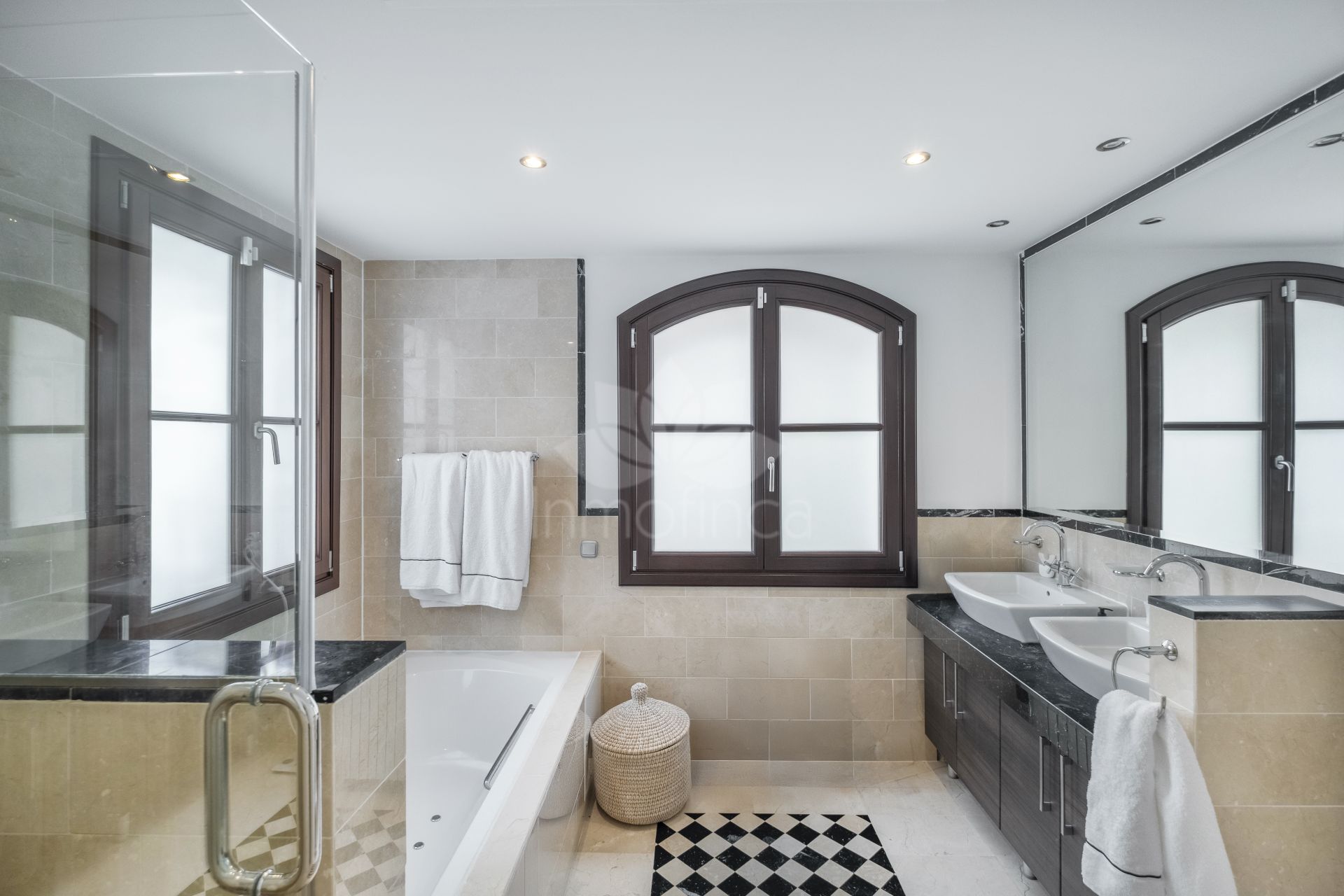 Villa in El Madroñal, Benahavis