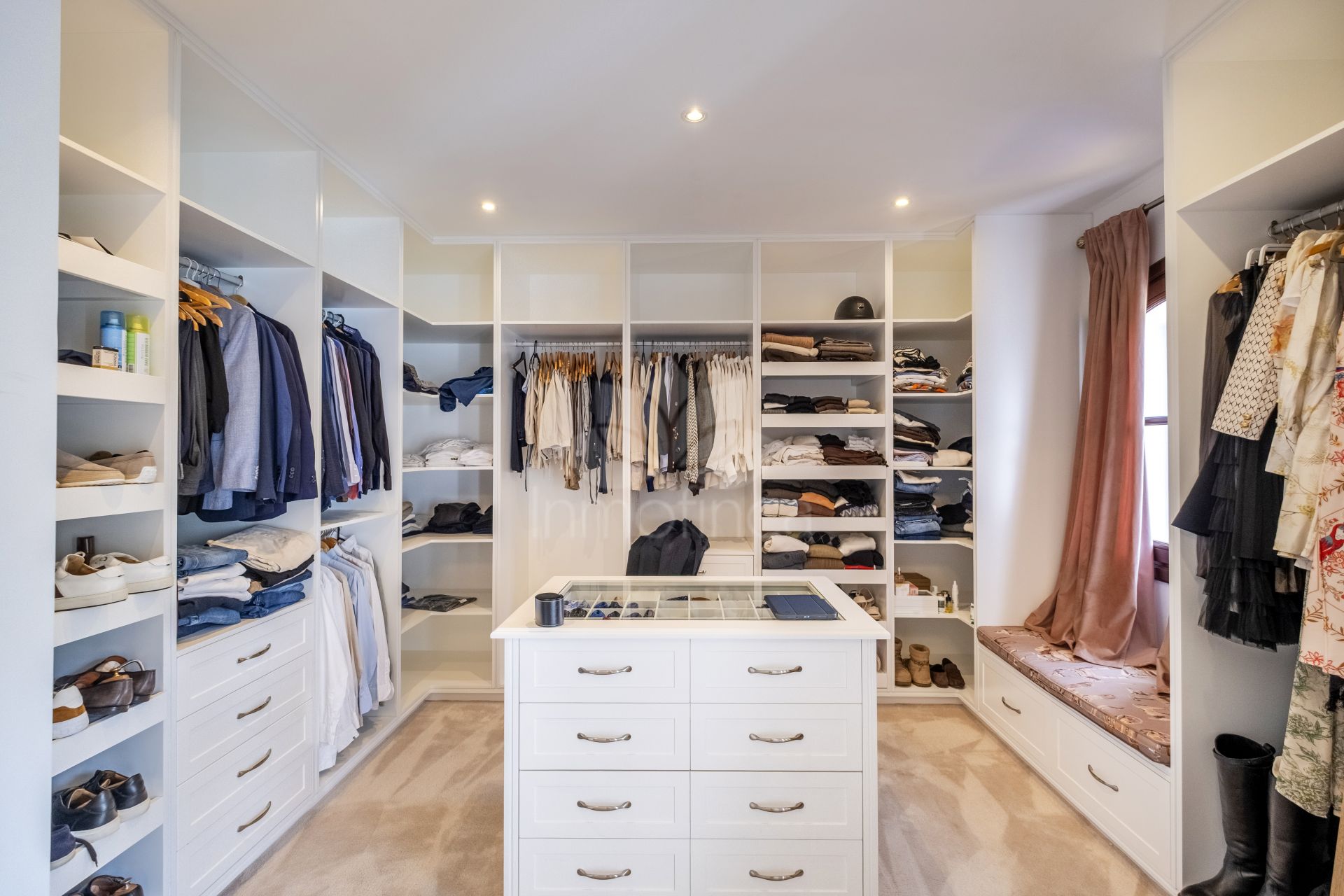 Villa in El Madroñal, Benahavis