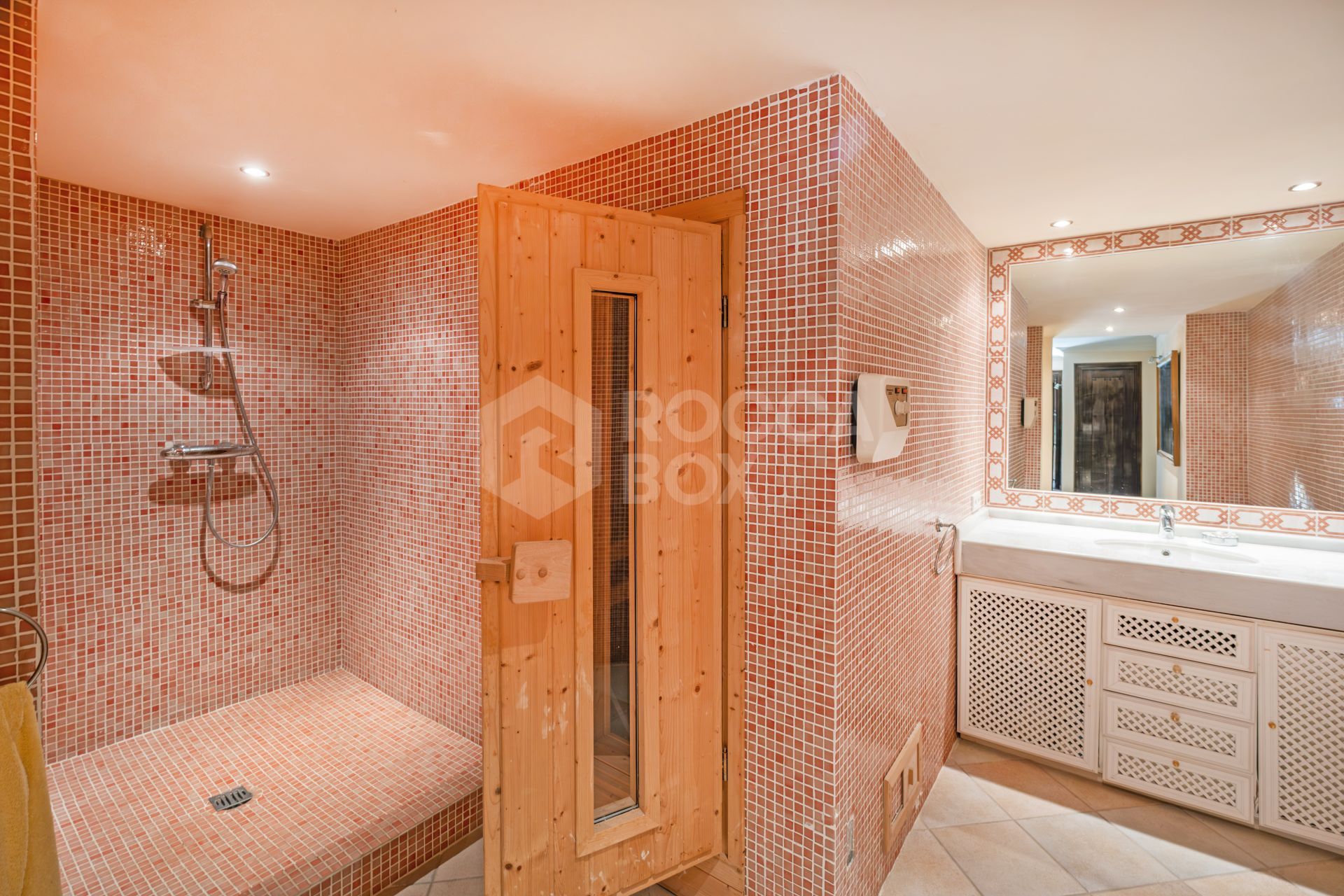 House for sale in Lagomar, Nueva Andalucia