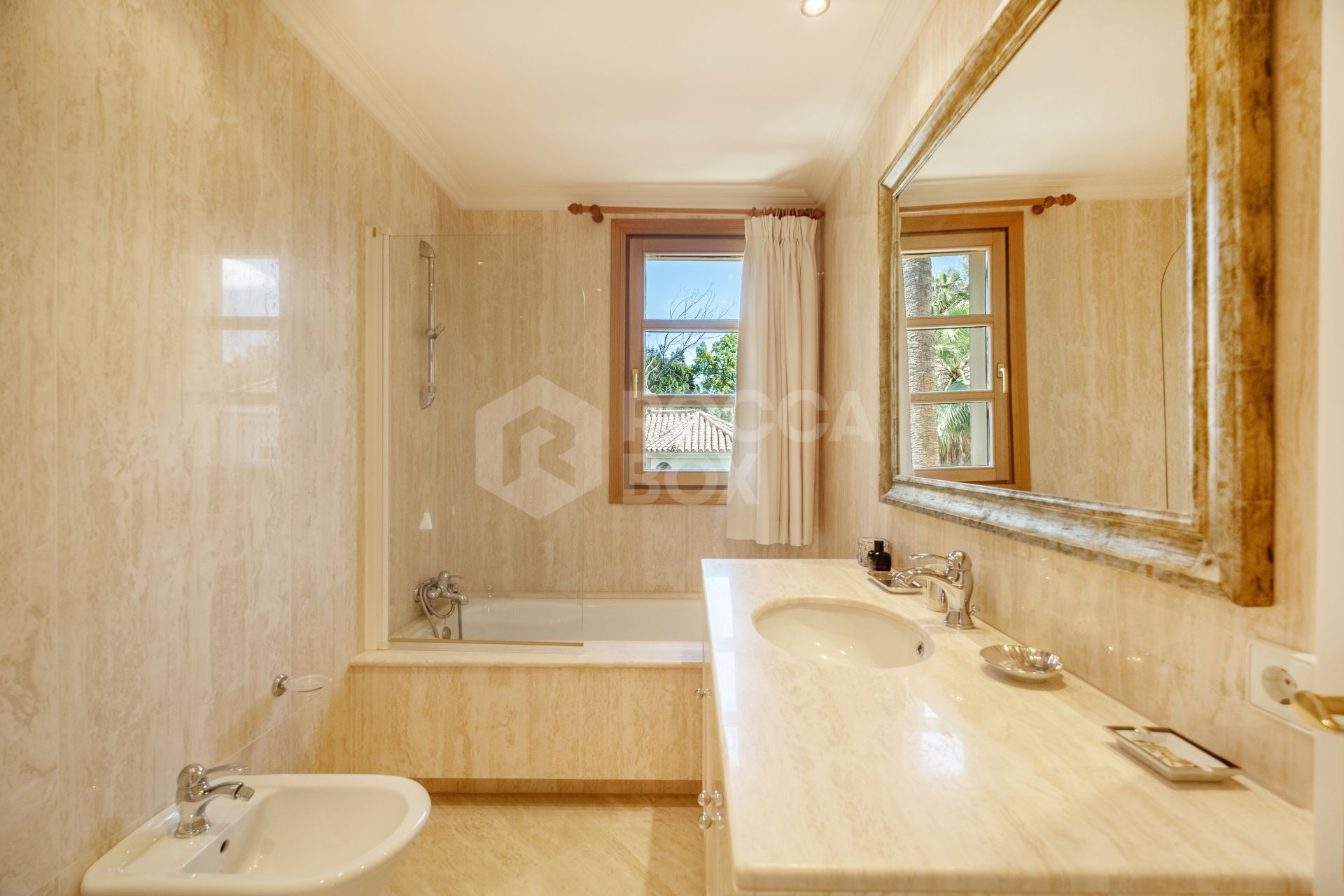 House for sale in Lagomar, Nueva Andalucia