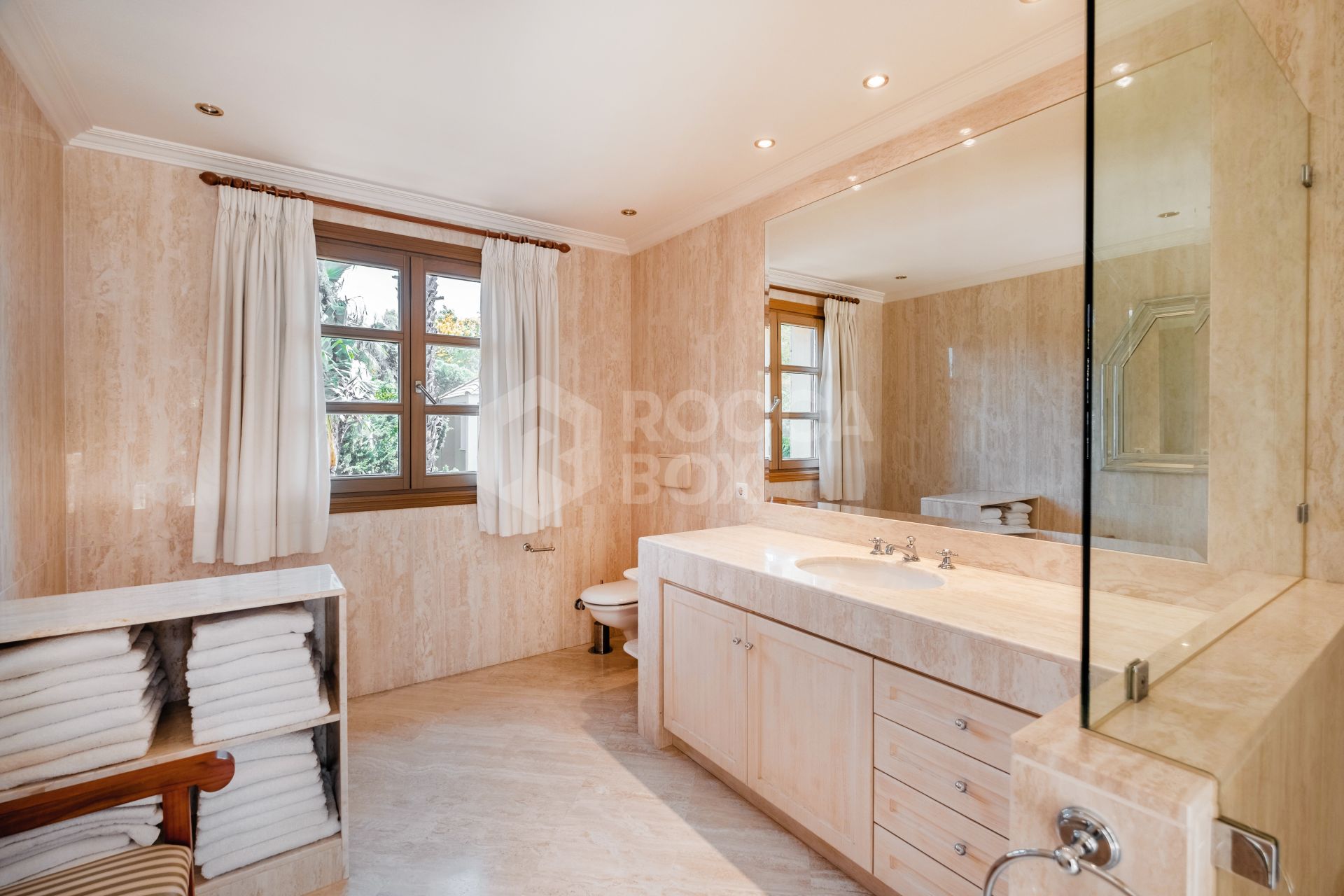 House for sale in Lagomar, Nueva Andalucia